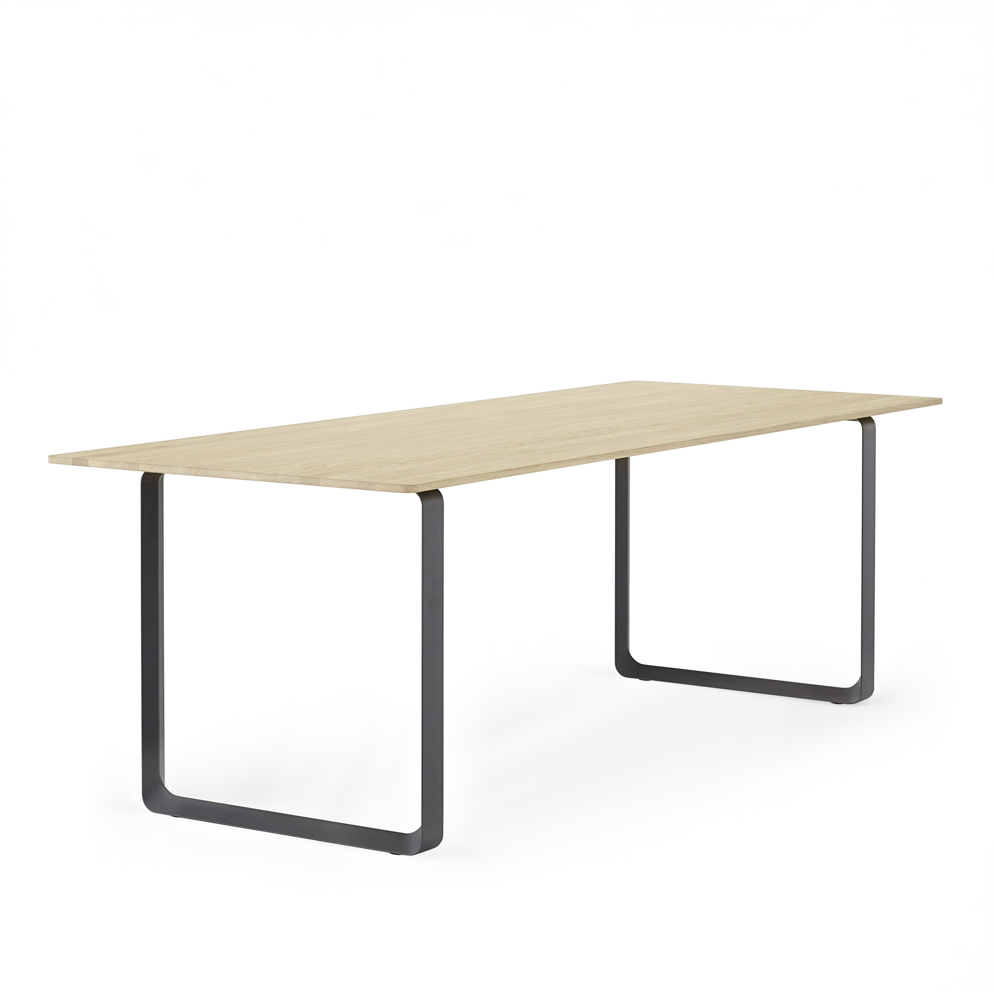 Muuto - 70/70 Table matbord 225x90 cm, Massiv ek/Svart - Matbord - TAF Studio - Träfärgad,Svart - Metall/Trä