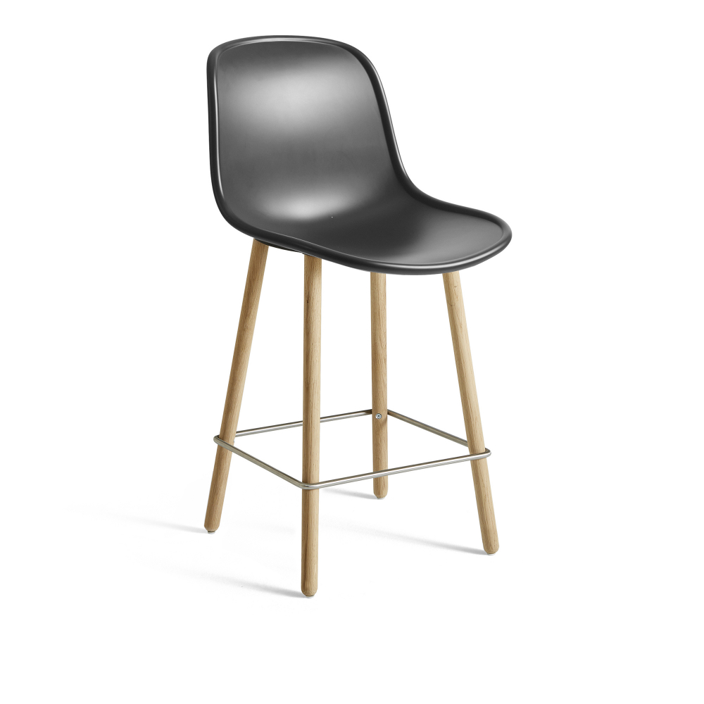 HAY - Neu12 Bar Stool Low, Stainless Steel Footrest, Seat Soft Black, Base WB Lacquered Solid Oak - Barstolar & barpallar - Svart - Metall/Trä/Plast