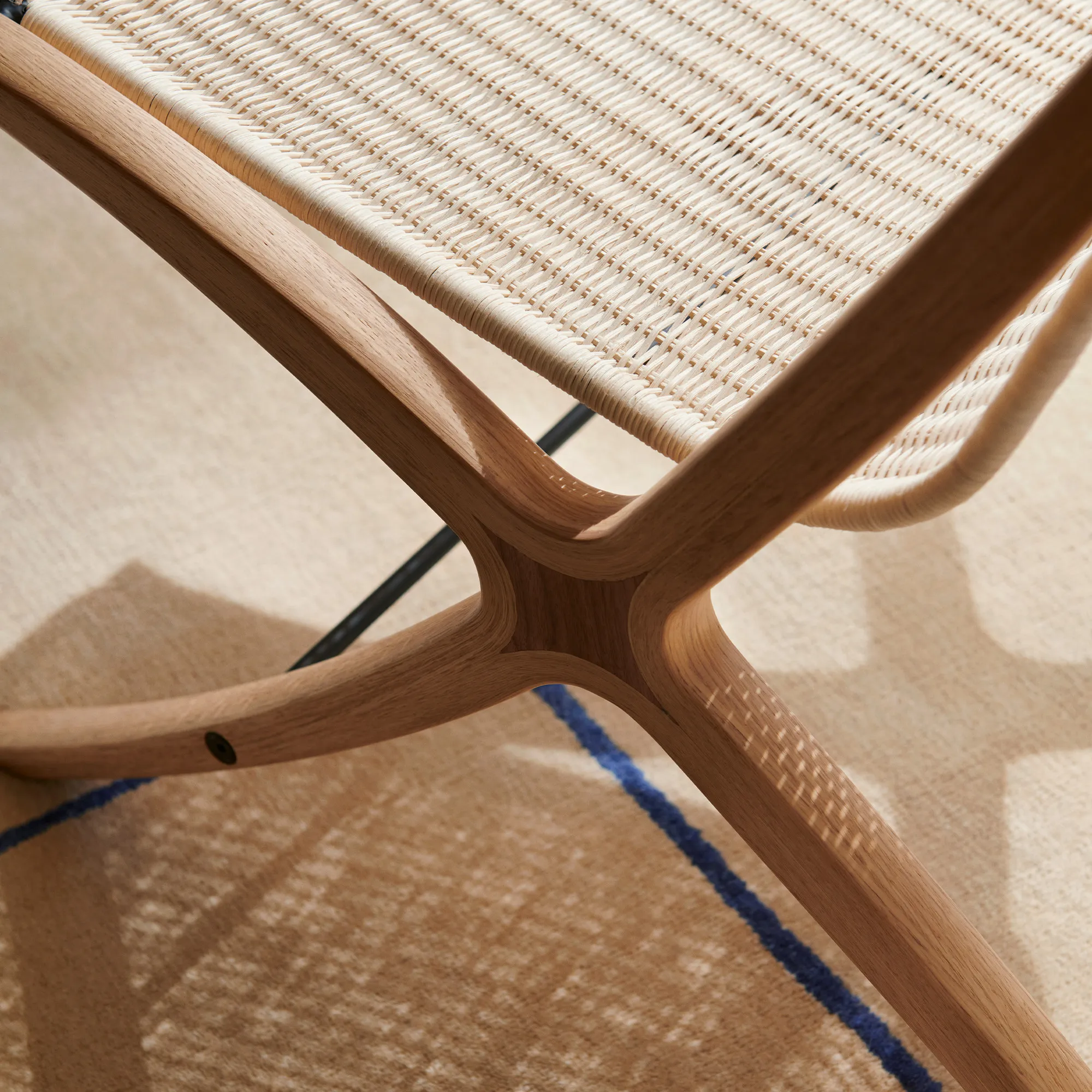 X Lounge Chair HM10
