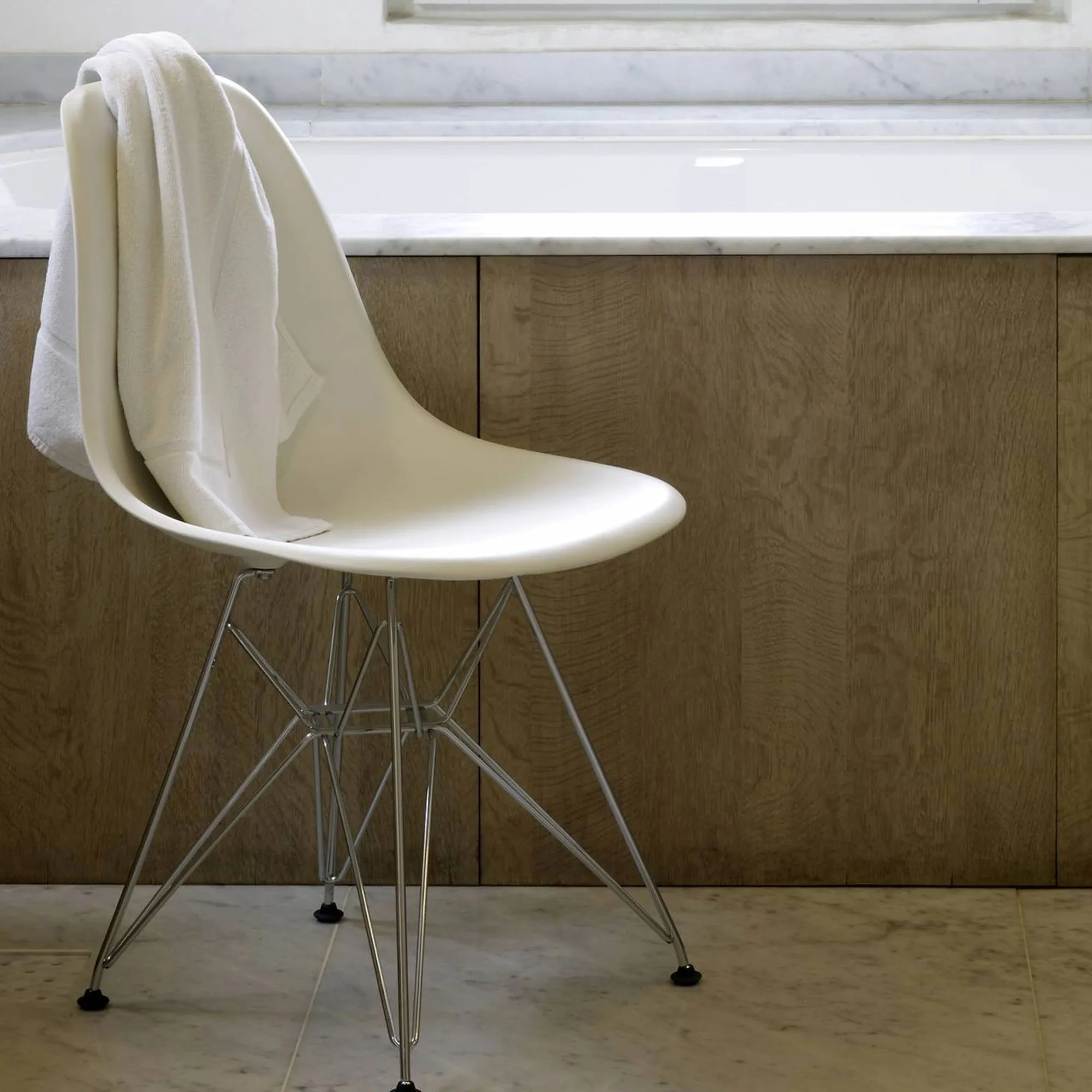 Eames RE Plastic Chair DSR stol White