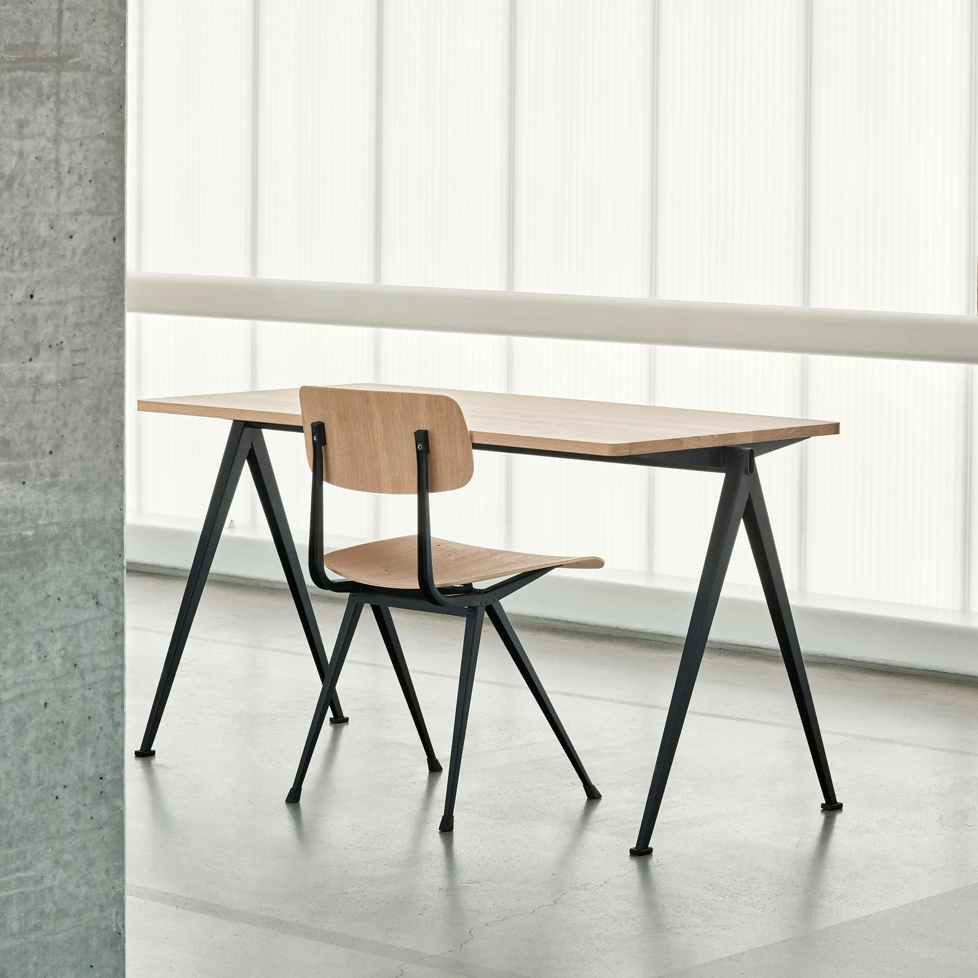 Pyramid bord 01 75 x 140 cm Black