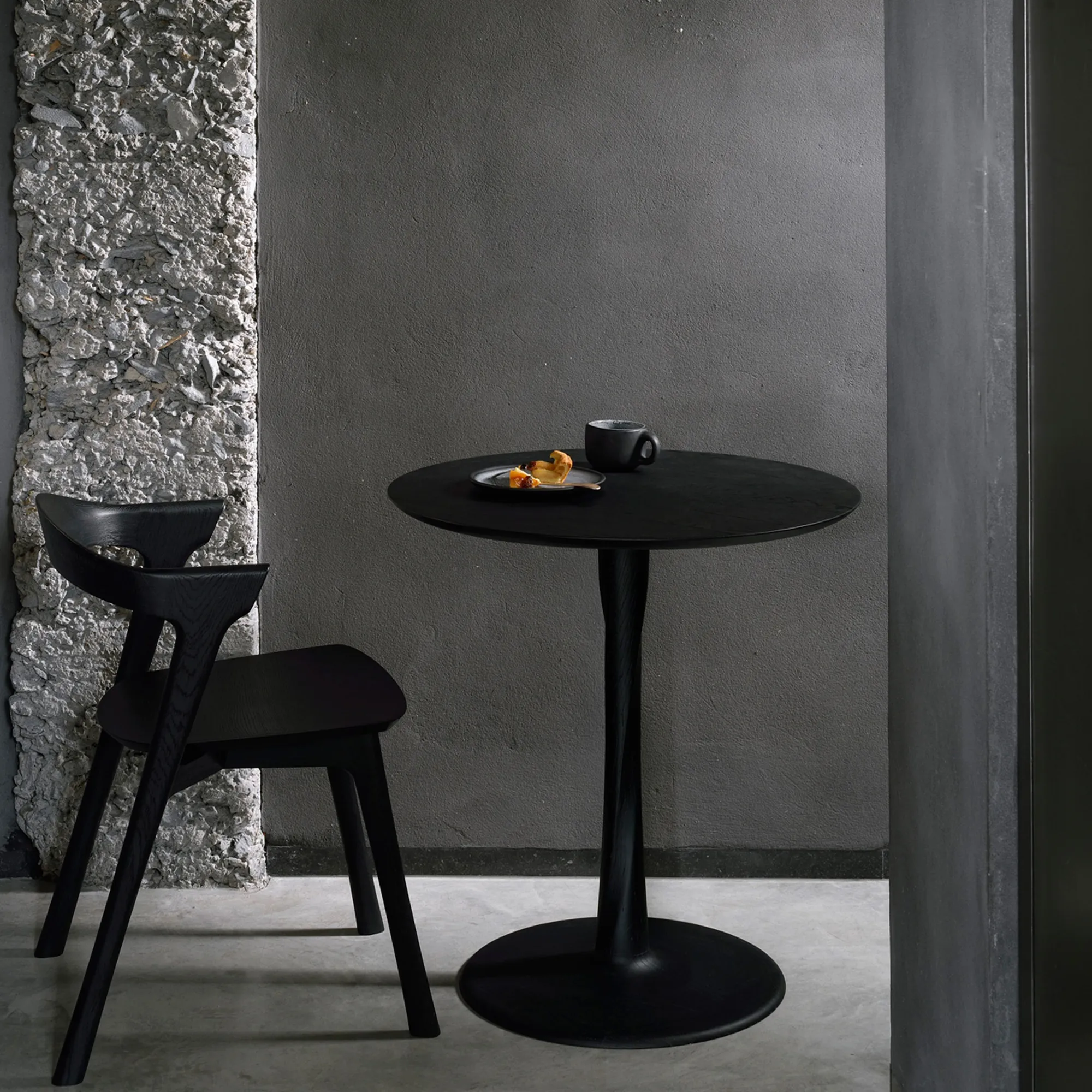 Torsion Dining Table - Svart ek