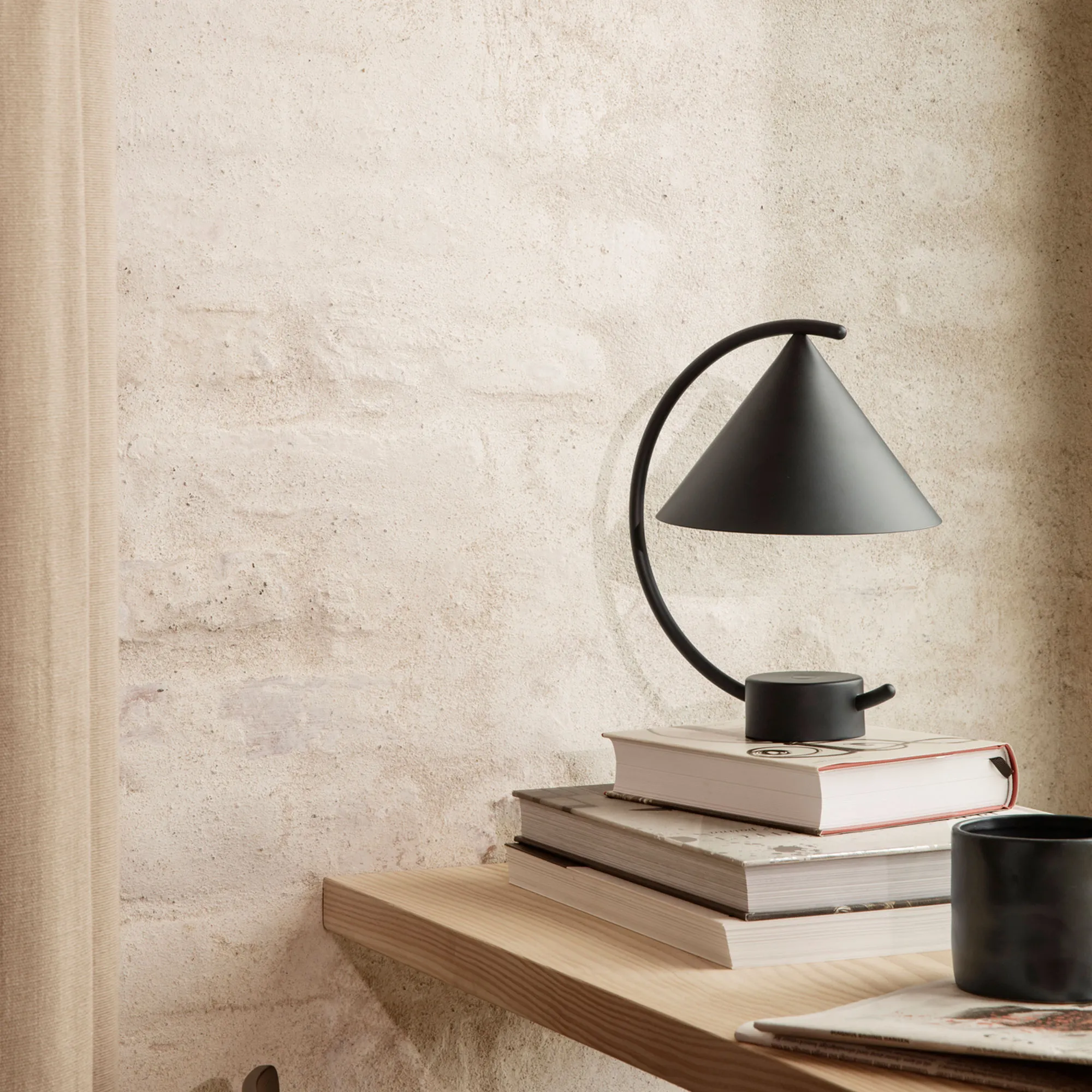 Meridian bordslampa