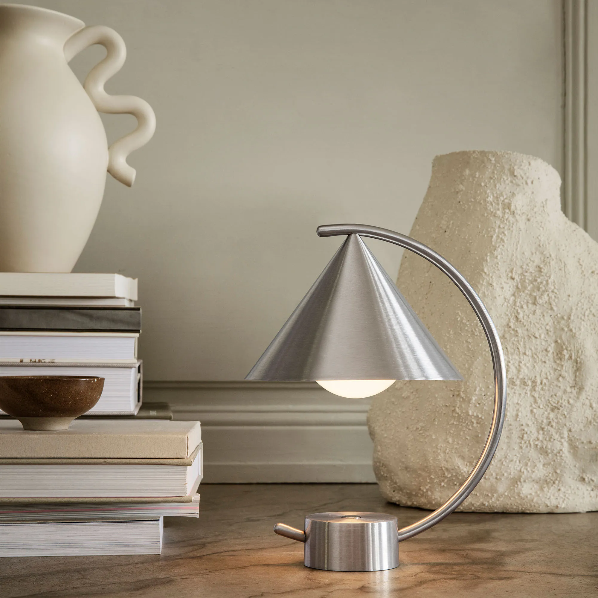 Meridian bordslampa