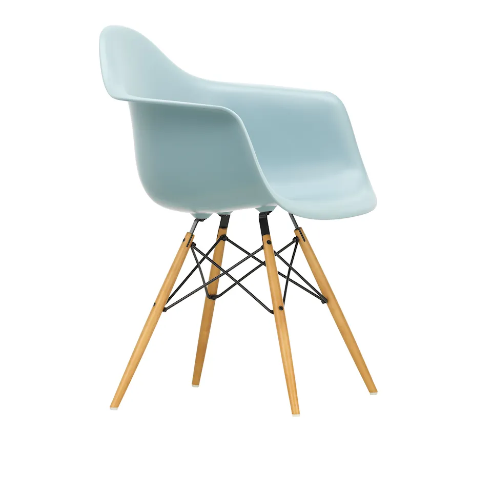 Eames RE Plastic Armchair DAW spisestuestol Golden Maple