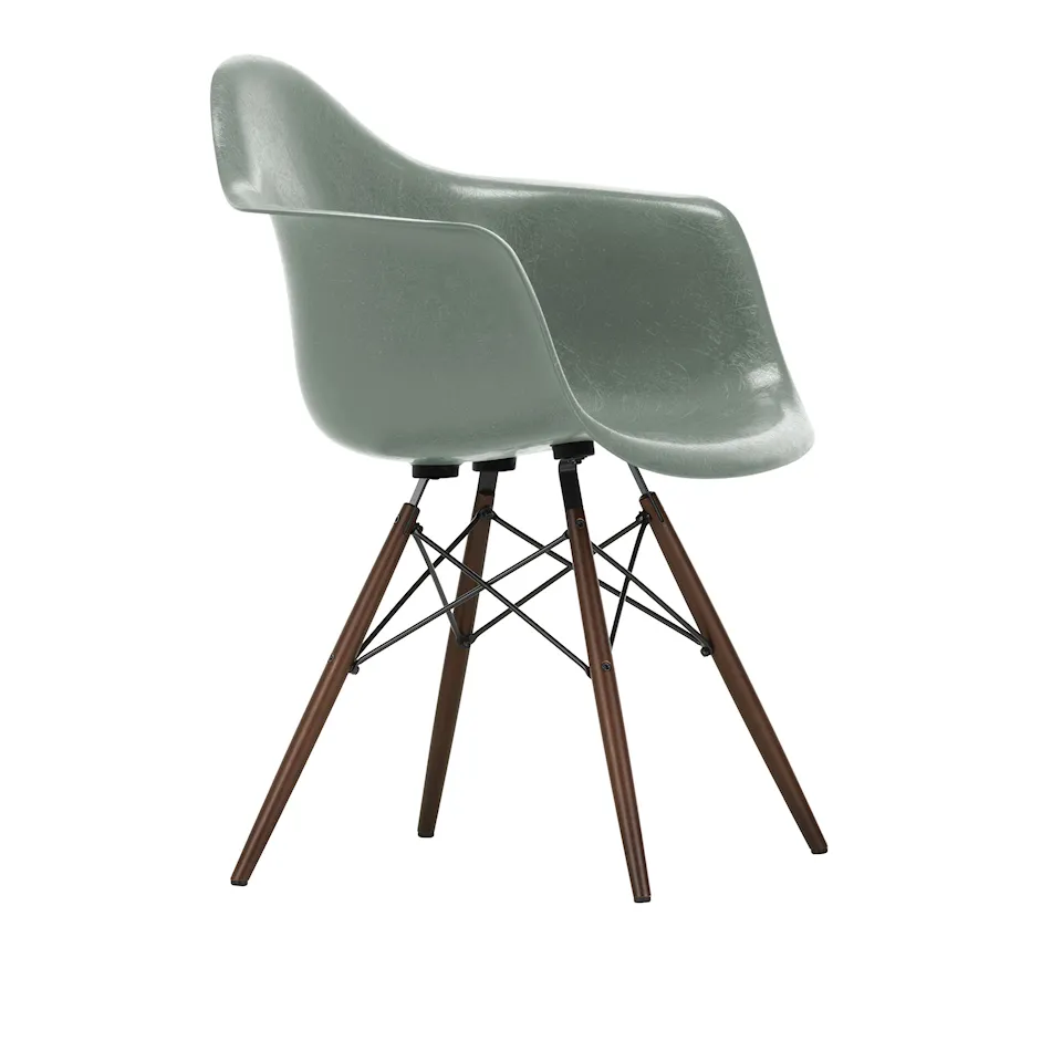 Eames Fiberglass Armchair DAW karmstol Dark Maple