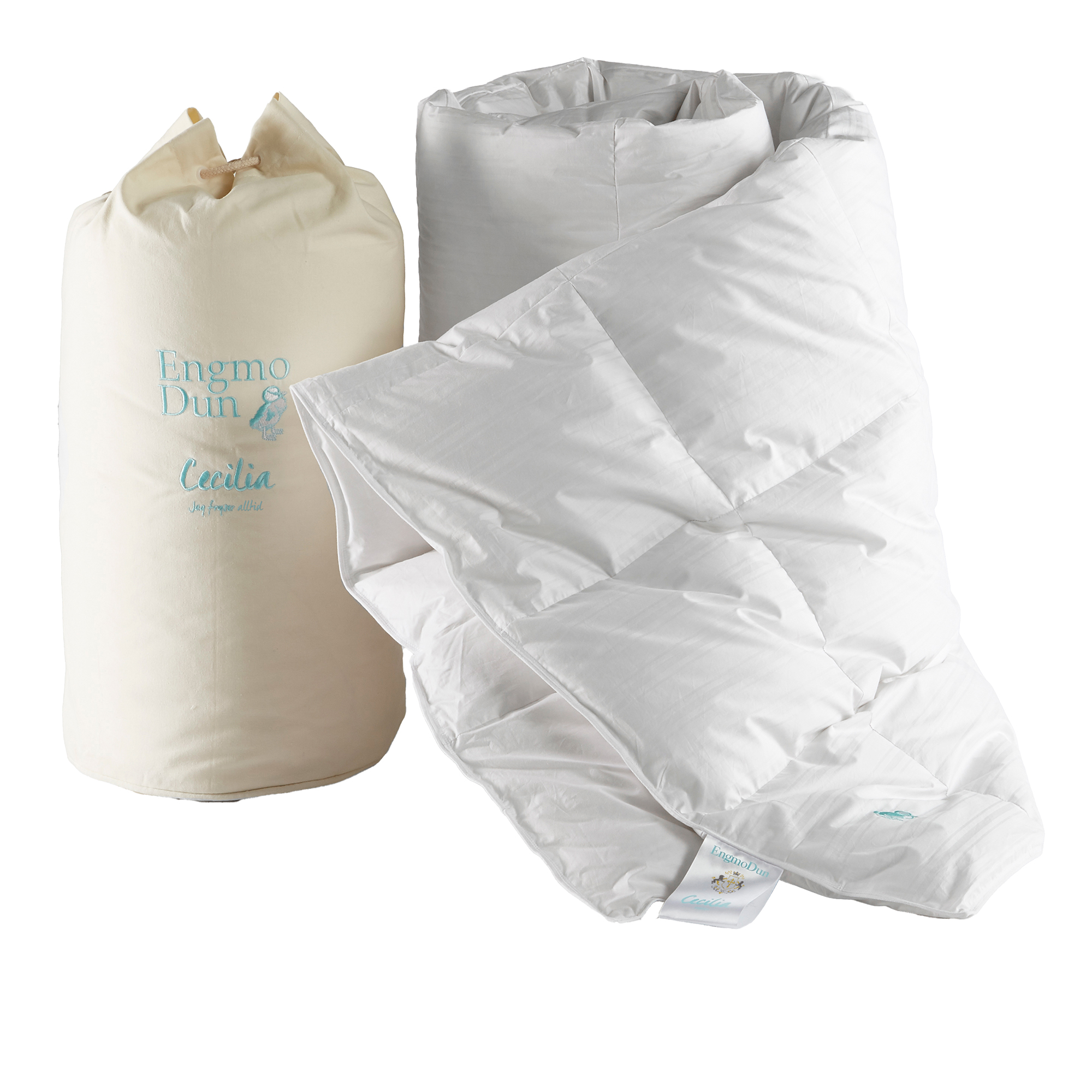 Engmo Dun - Cecilia fryser alltid, Duntäcke, 220x220 cm - Täcken - Vit | Textilier - Sovrumstextilier - Täcken | Möbelexperten