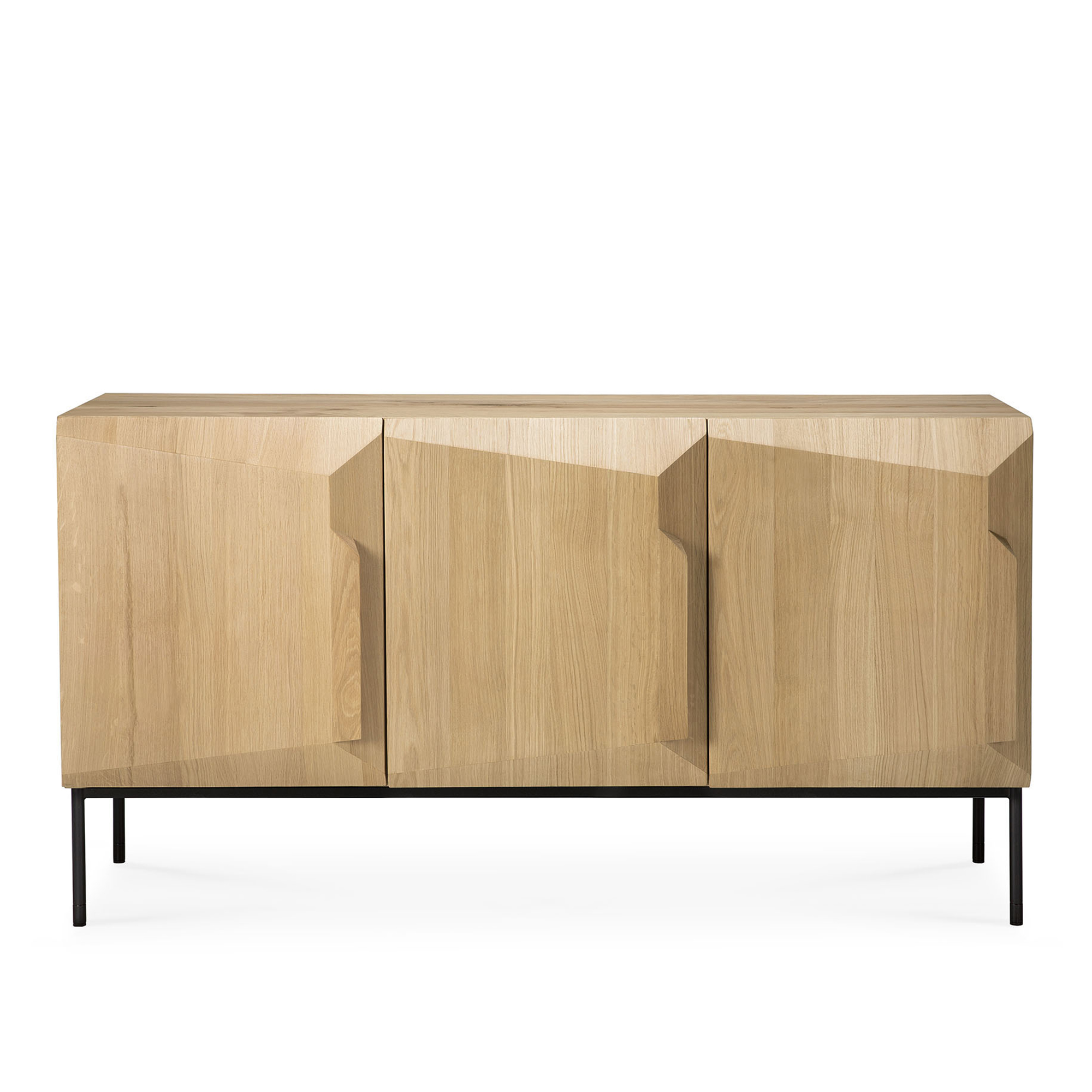 Ethnicraft - Stairs Sideboard, 3 Doors - Varnished - Skänkar och sideboards - Alain Van Havre - Träfärgad - Metall/Trä | Möbler - Förvaring Och Hyllor - Skänkar Och Sideboards | Möbelexperten