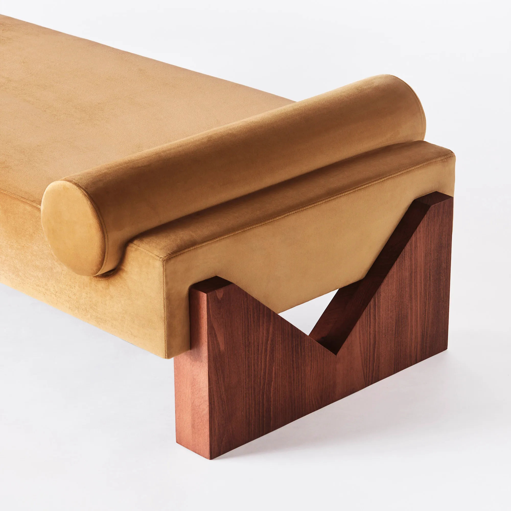 V Daybed