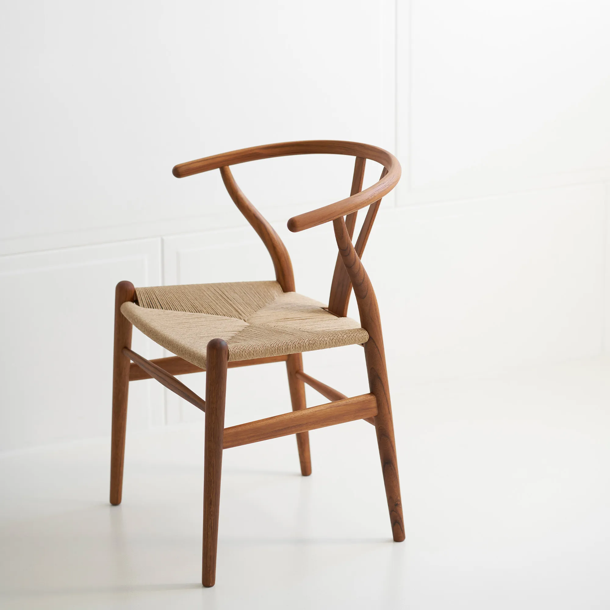 CH24 Y-stolen teak/naturflätat papperssnöre