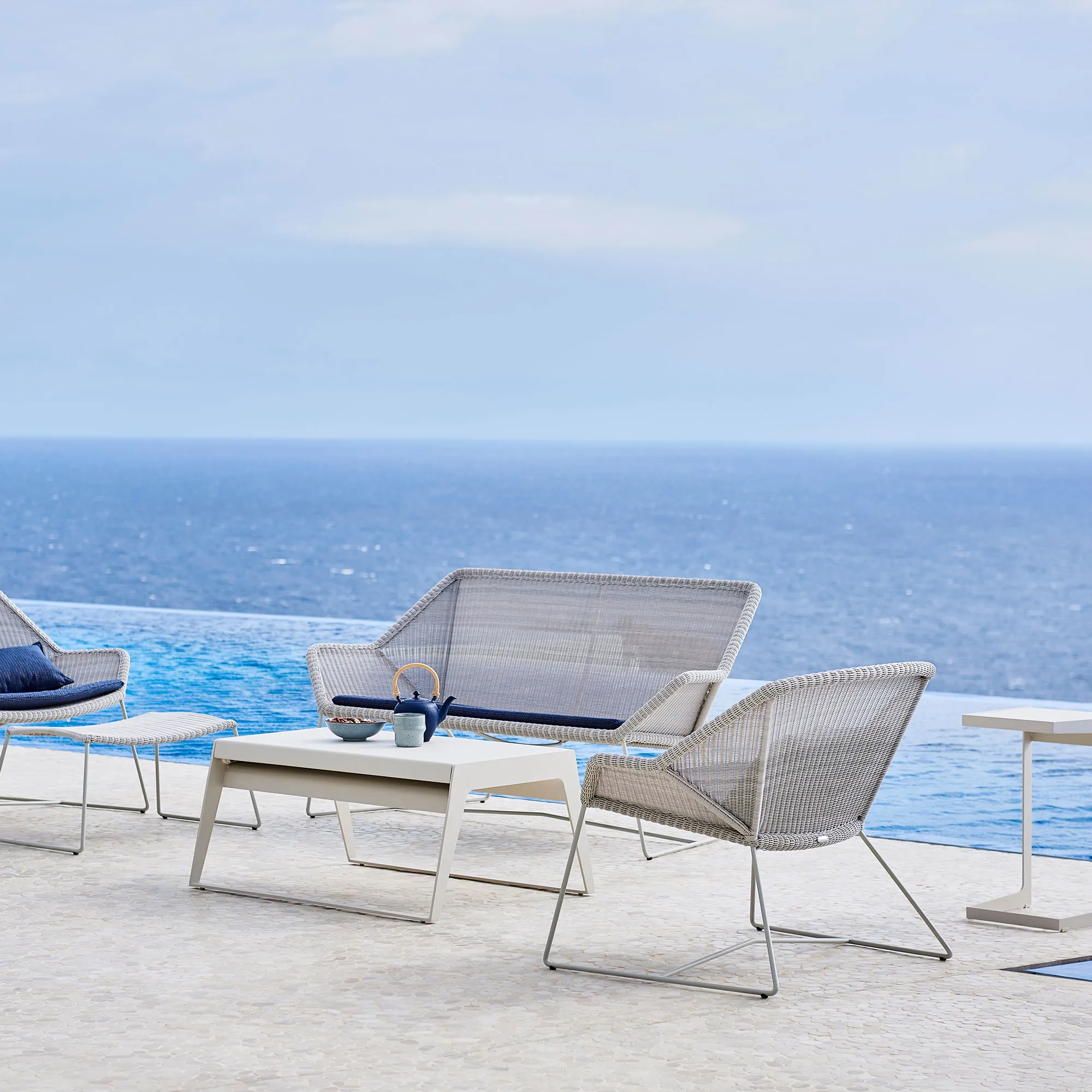 Breeze Lounge