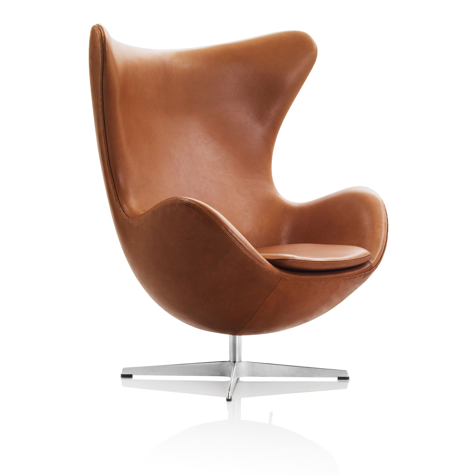 Fritz Hansen - 3316 Ägget Läder Grace Walnut - Fåtöljer - Arne Jacobsen - Brun - Läder/Metall/Skum | Möbler - Fåtöljer Och Puffar - Fåtöljer | Möbelexperten