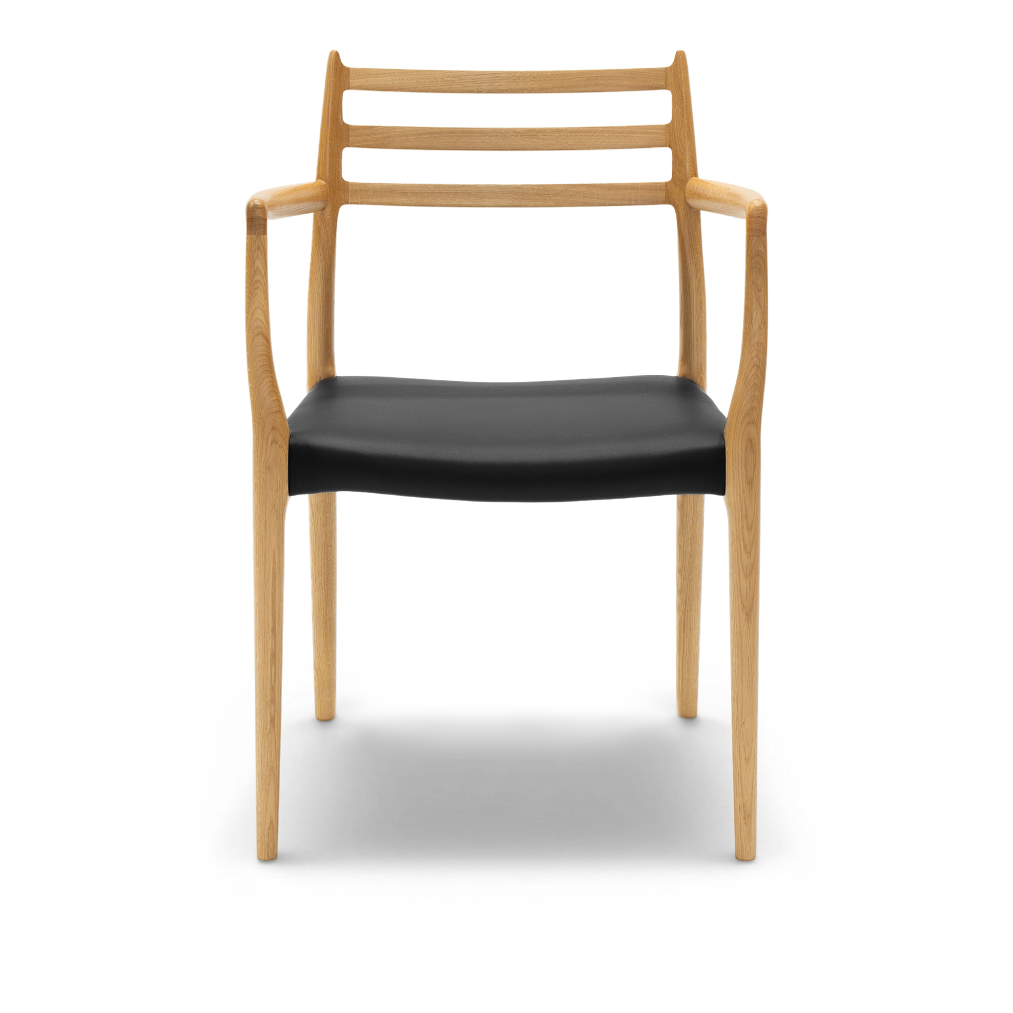 J.L. Møller - Model 62 Oak, Lacq, Leather – Roma 907 - Matstolar - Niels Otto Møller - Svart - Läder/Trä | Möbler - Stolar Och Pallar - Matstolar | Möbelexperten