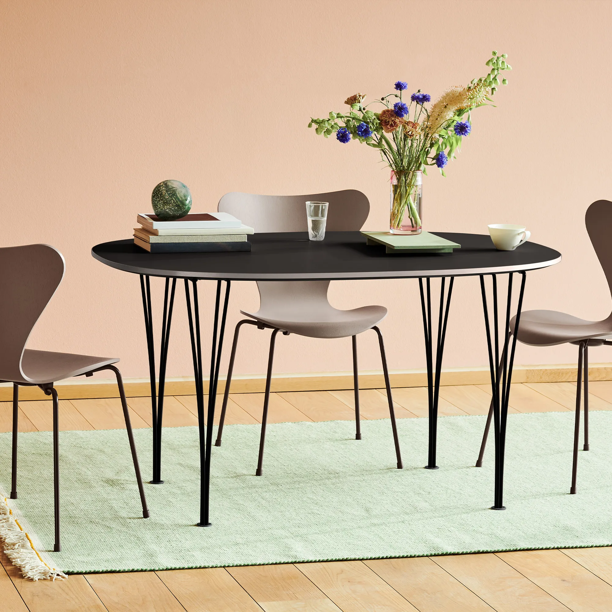 B620 Superellips utdragbart matbord 170–270 x 100 cm Black