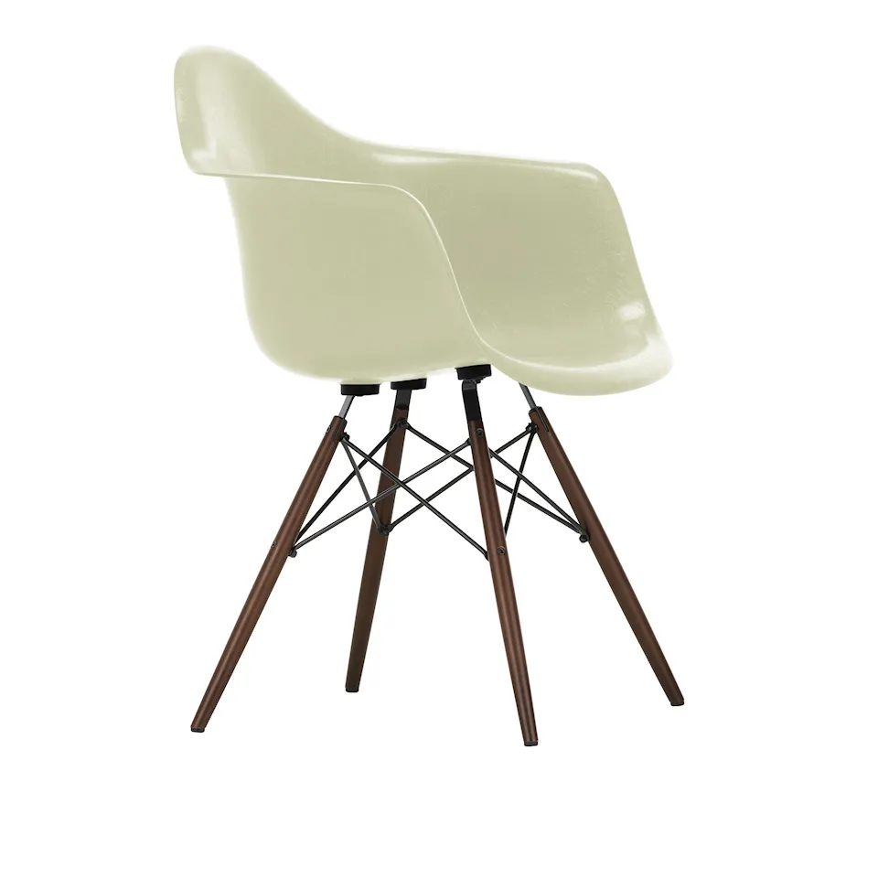 Eames Fiberglass Armchair DAW lenestol Dark Maple
