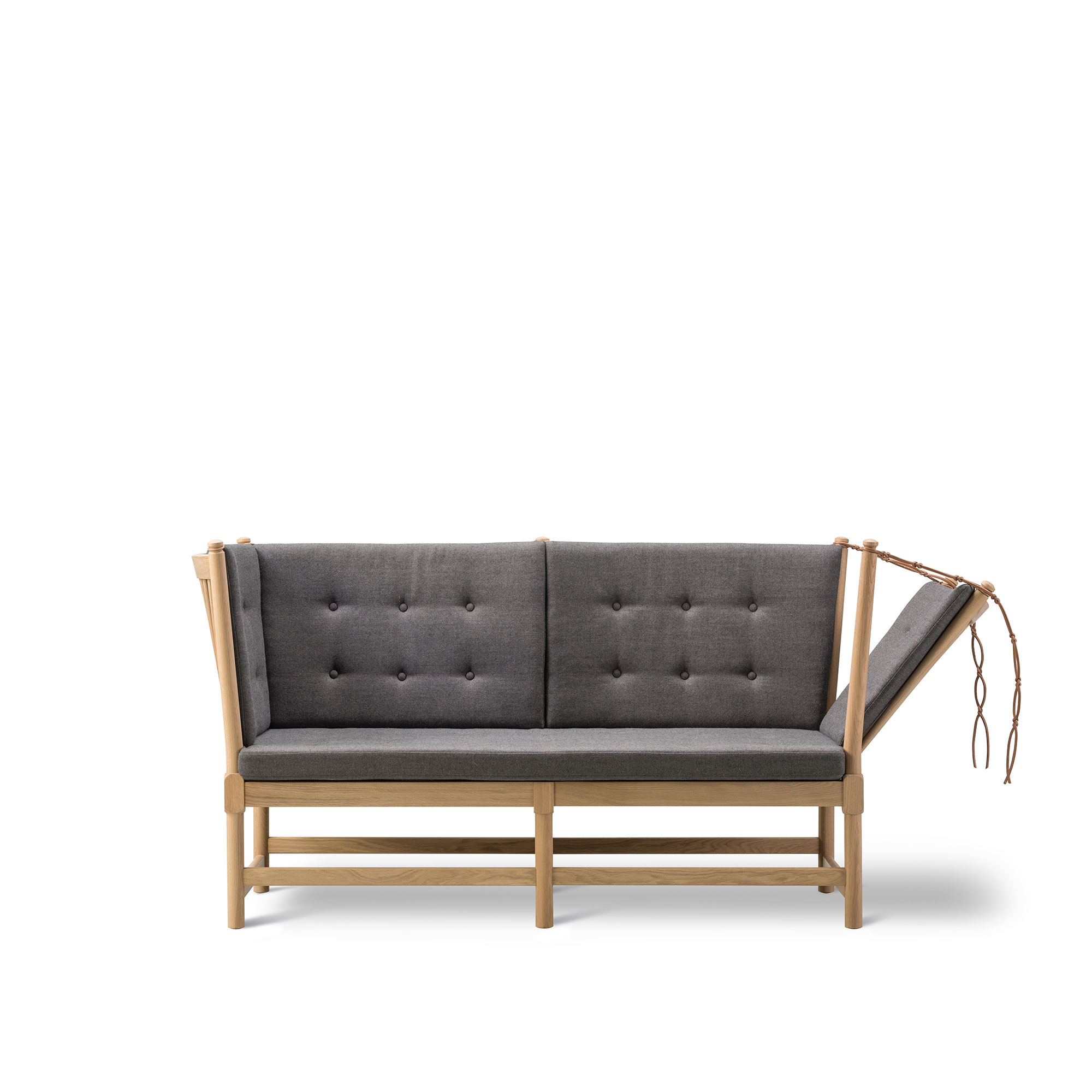 Fredericia Furniture - The Spoke-Back Sofa 2 Seater, Såpad ek, Tyg 1, 4201 Capture - Soffor - Børge Mogensen - Grå | Möbler - Soffor Och Dagbäddar - Soffor | Möbelexperten