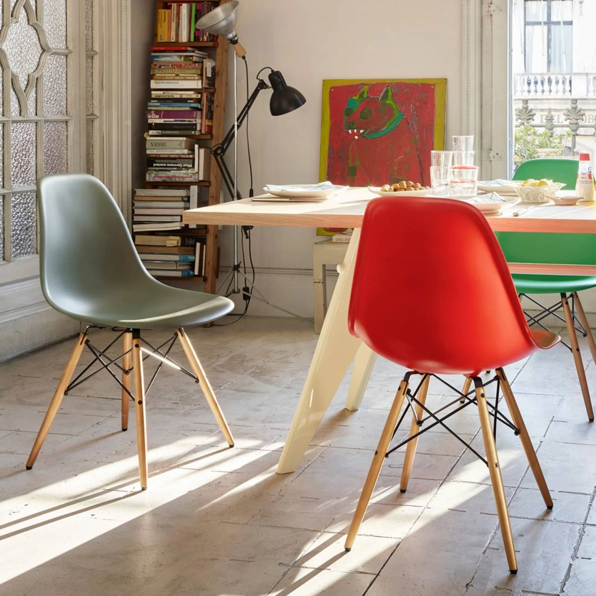 Eames RE Plastic Chair DSW stol Dark Maple