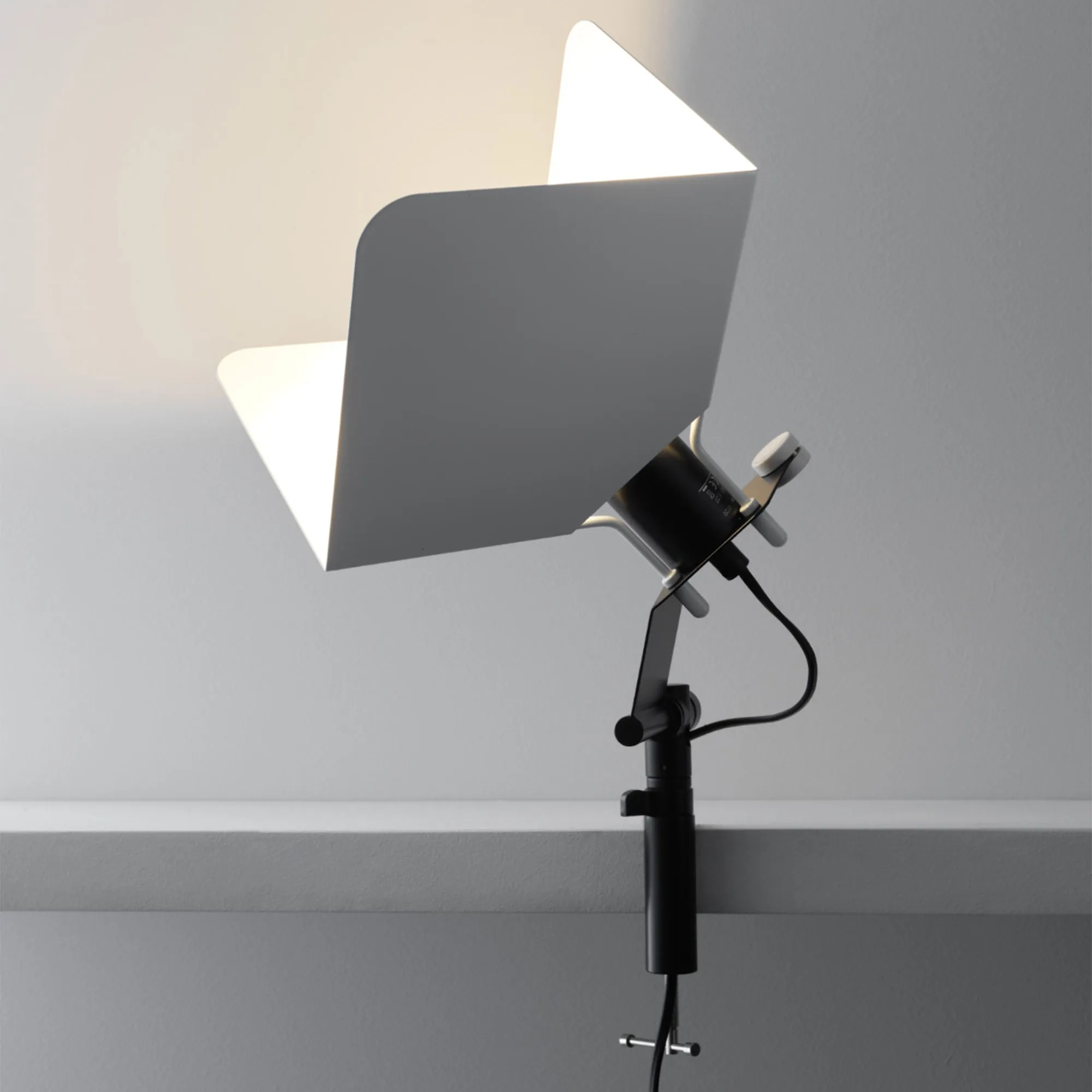 Triedro Table/Wall Clamp Lamp