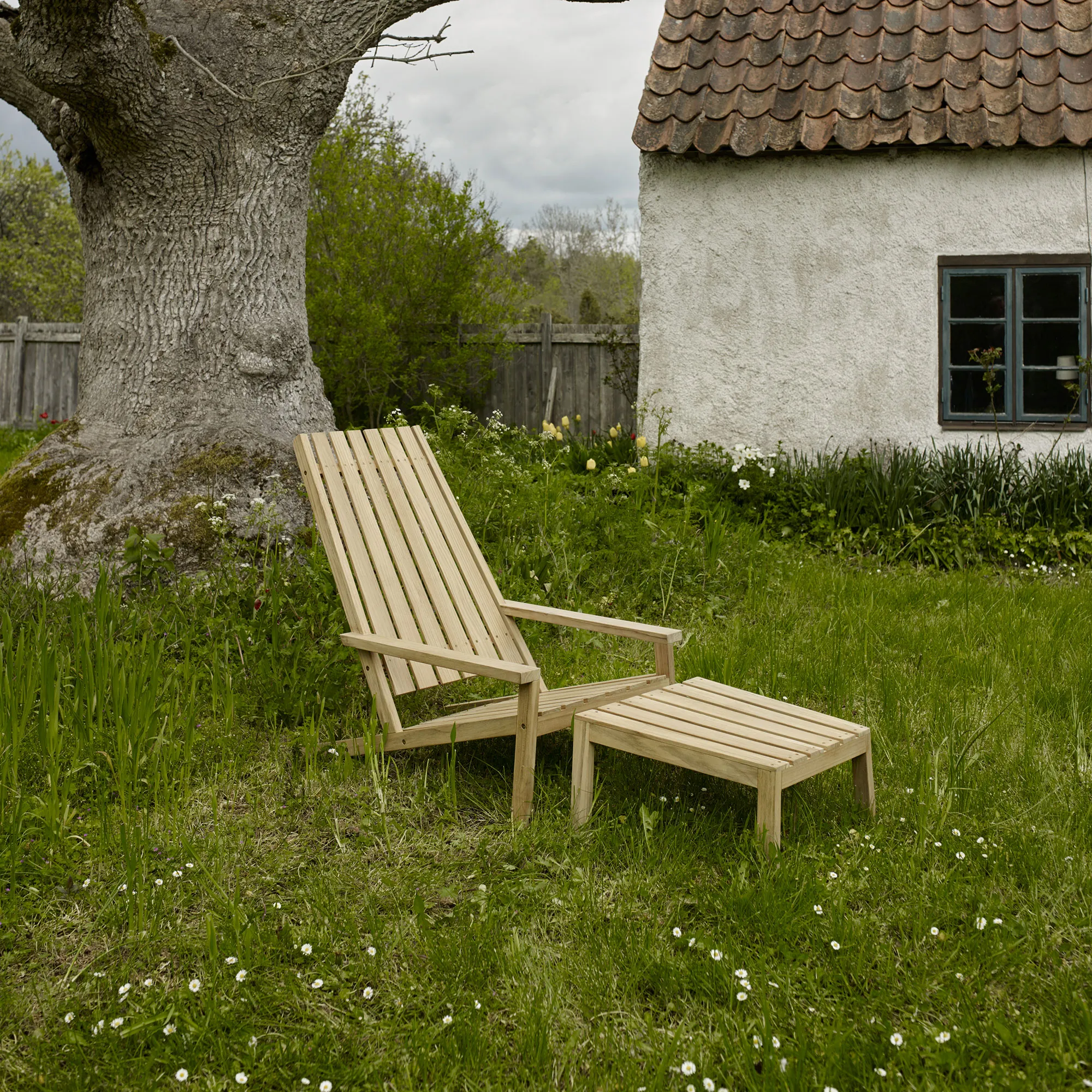 Between Lines Deck Stool