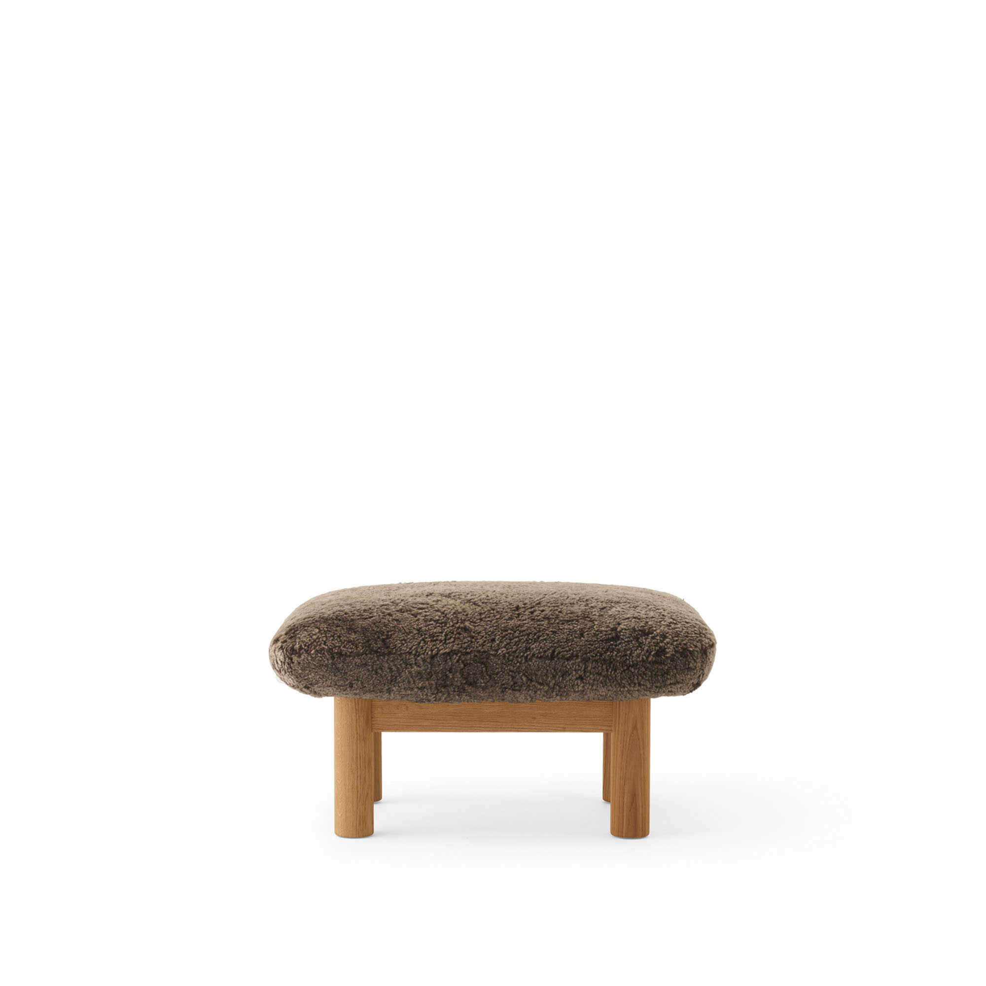 Audo Copenhagen - Brasilia Ottoman Nat. Oak - Sheepskin Curly Root - Anderssen & Voll - Naturmaterial/Metall/Trä/Textilmaterial/Skum