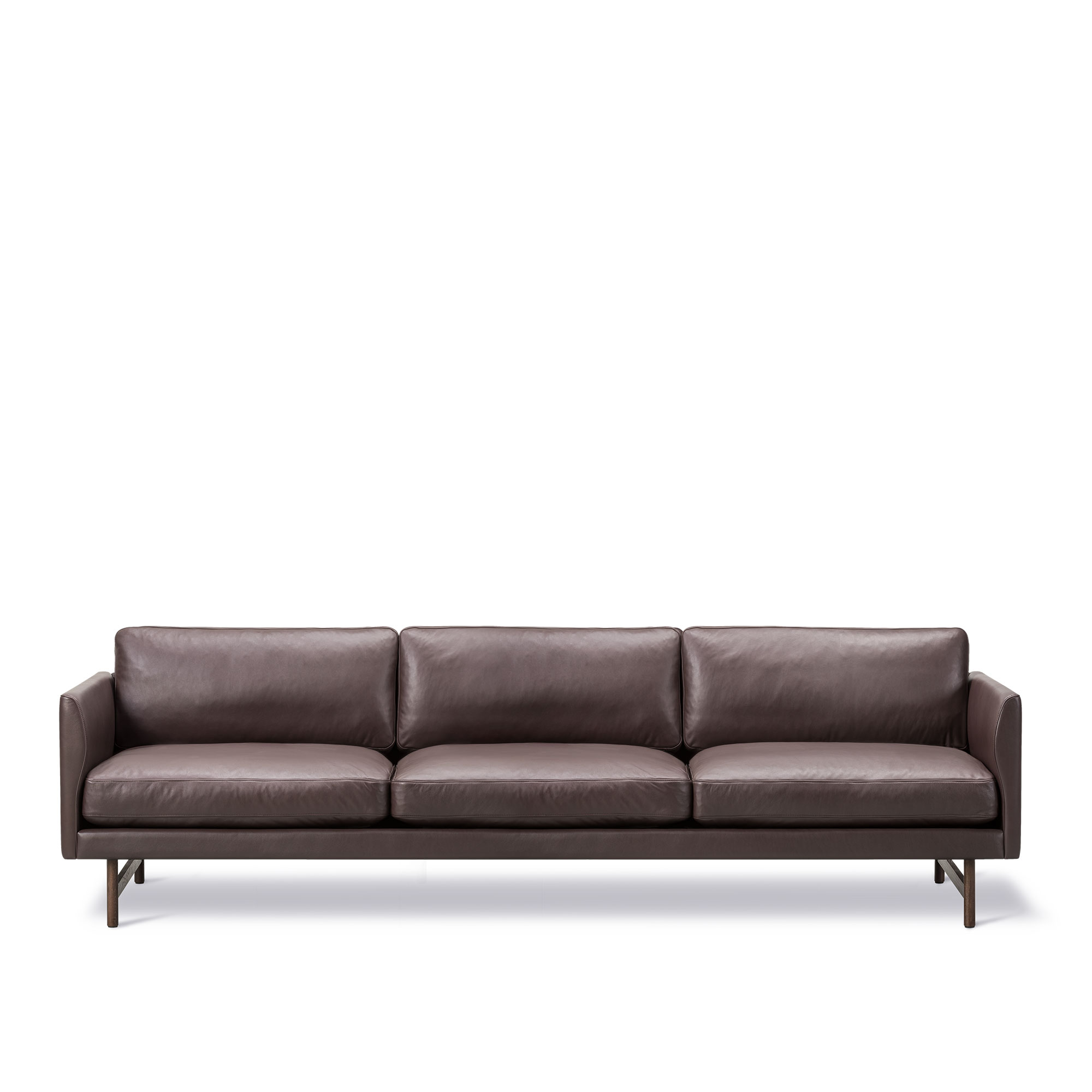 Fredericia Furniture - Calmo 3 Seater 80, Smoked Oak, C2Läder 3 - Max 96 Dark Brown - Soffor - Hugo Passos | Möbler - Soffor Och Dagbäddar - Soffor | Möbelexperten