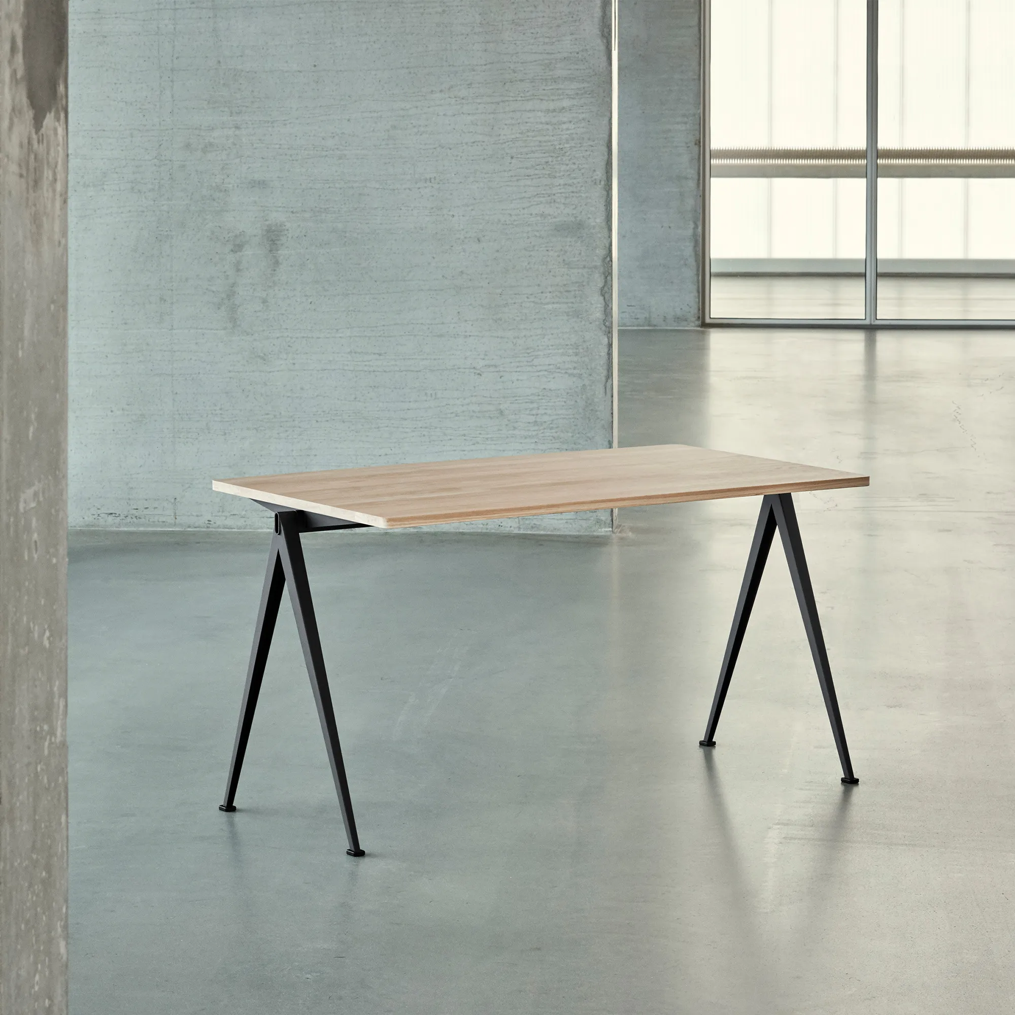 Pyramid bord 01 75 x 140 cm Black