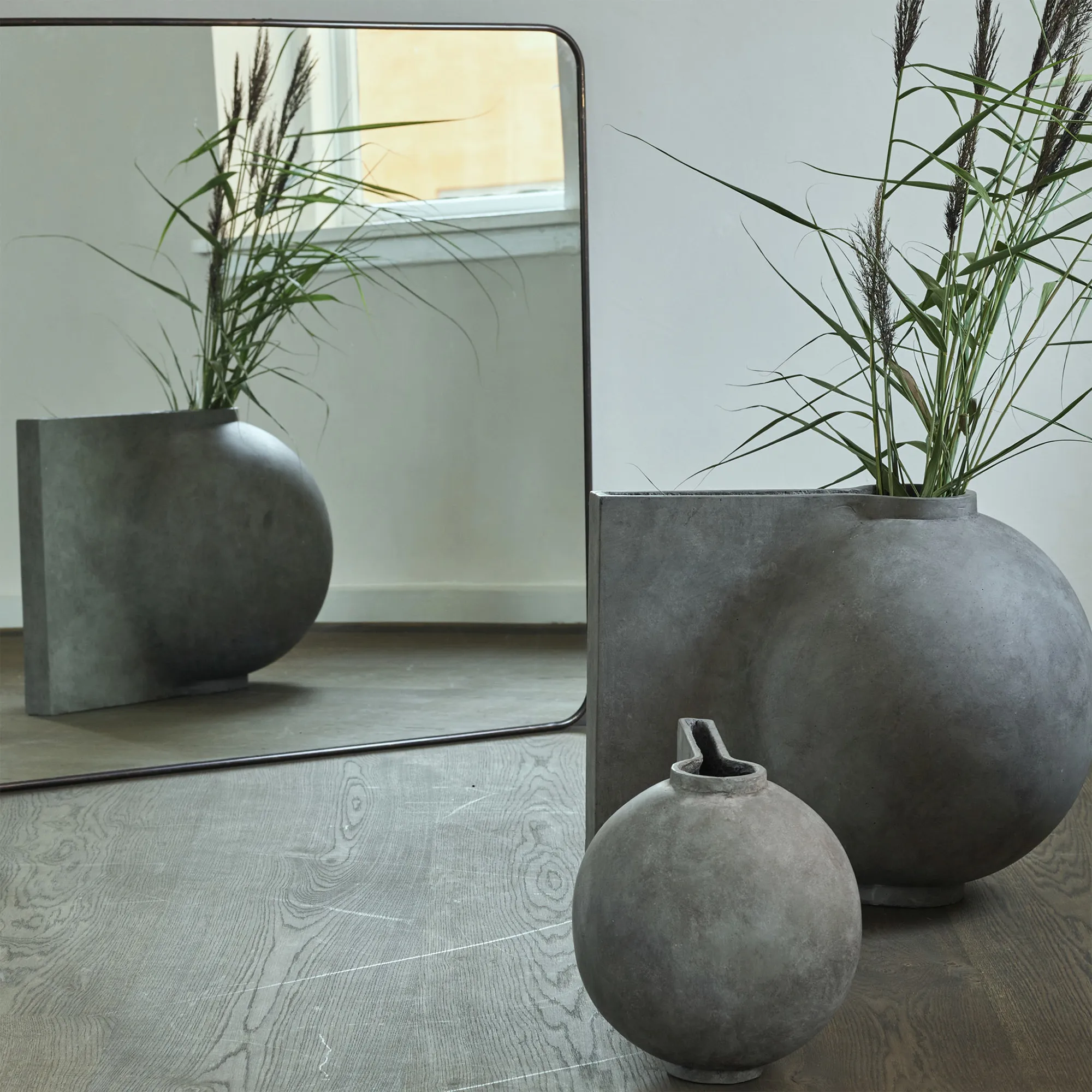 Offset Vase Coffee