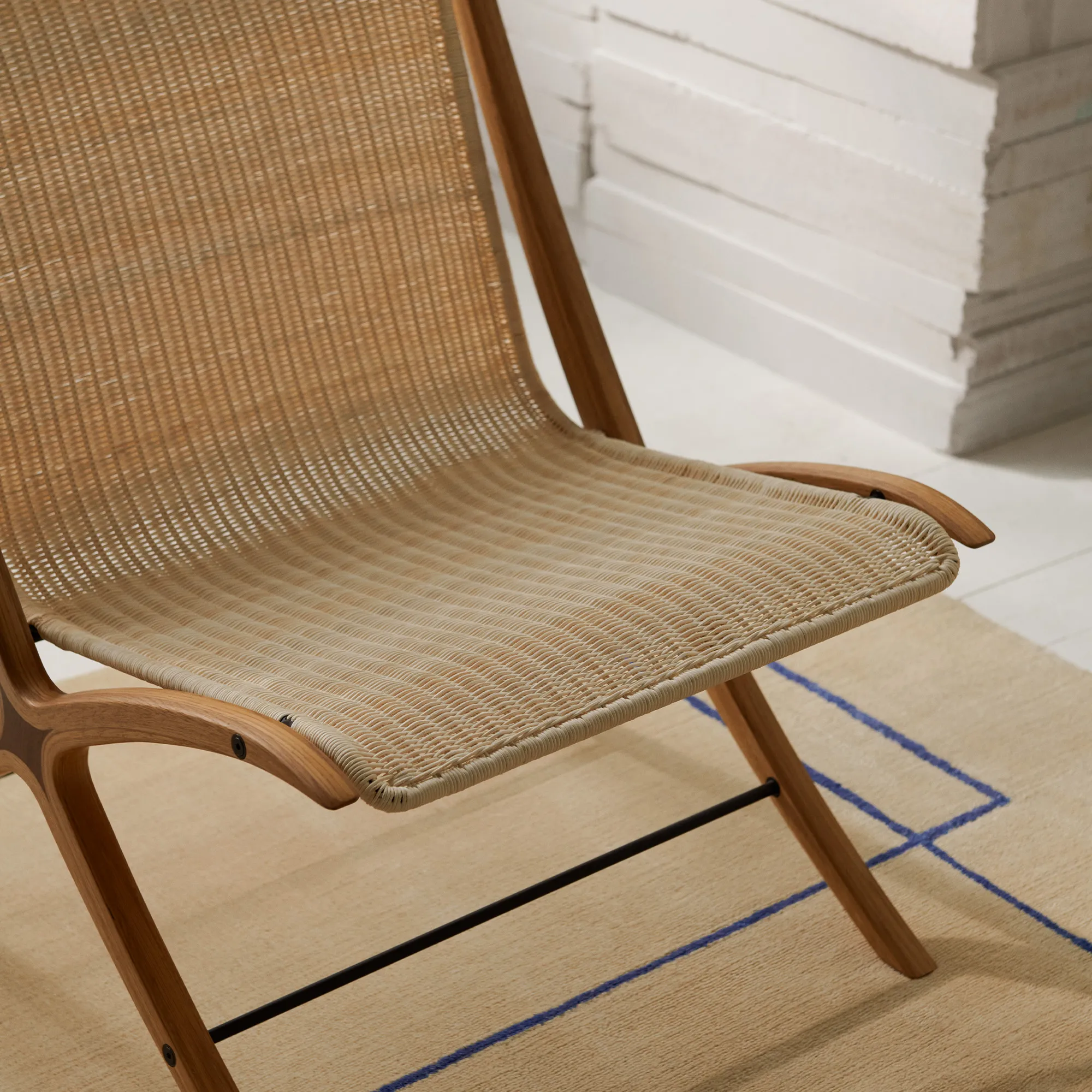 X Lounge Chair HM10