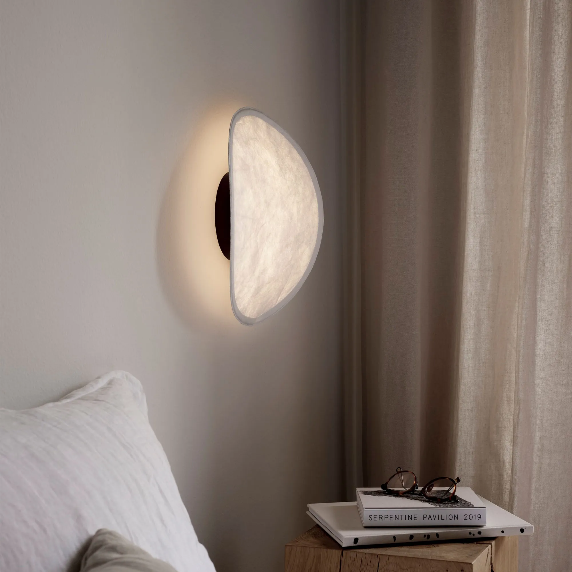Tense Wall Lamp