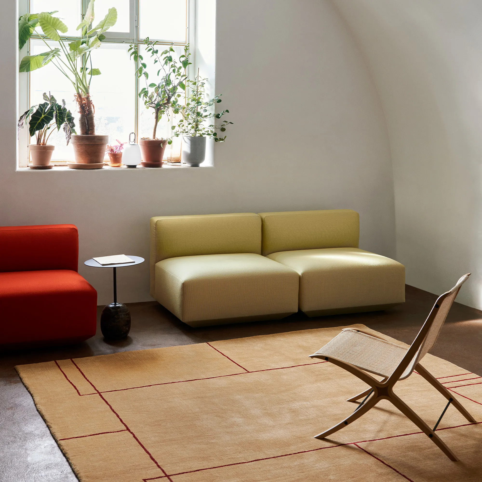 X Lounge Chair HM10