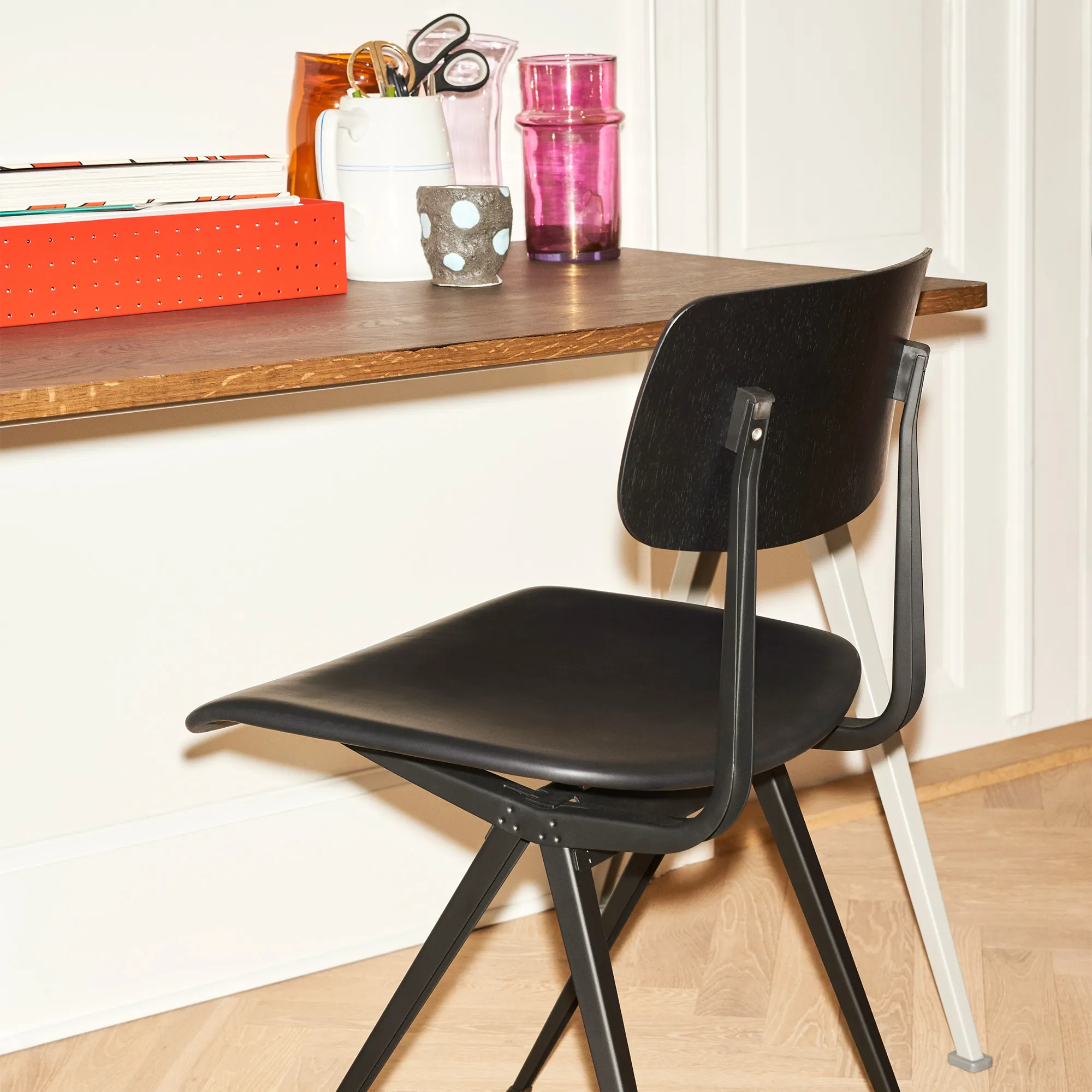 Pyramid bord 01 75 x 140 cm Black