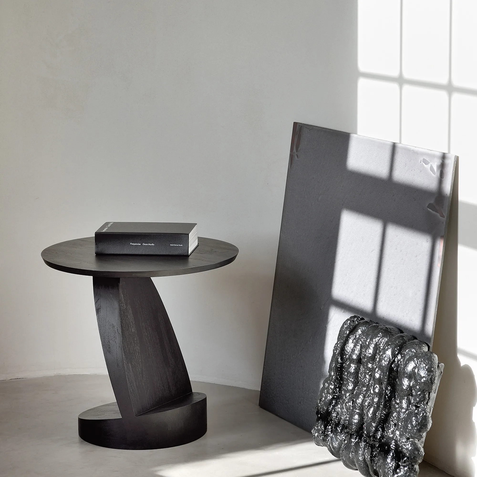Teak Oblic Black Side Table