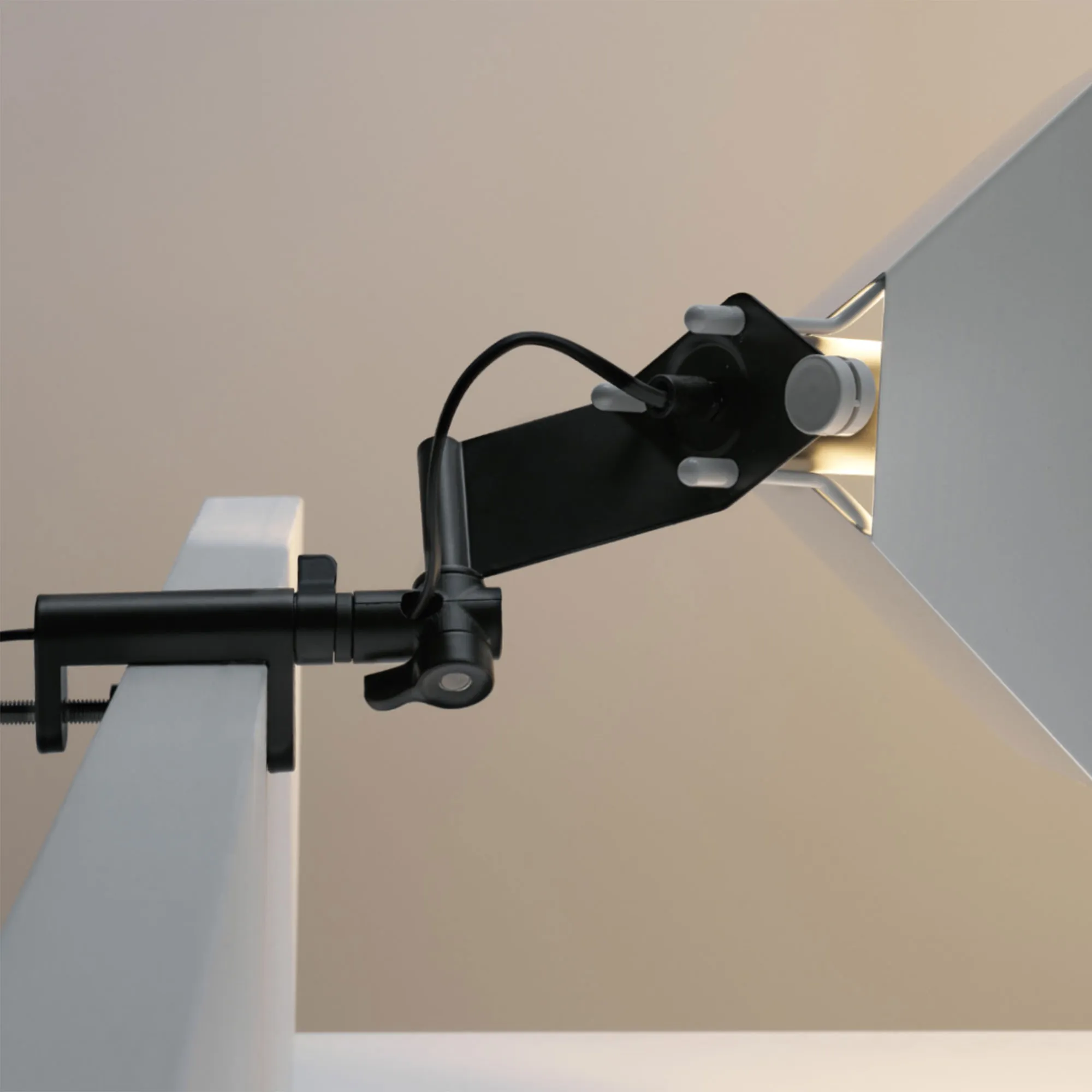 Triedro Table/Wall Clamp Lamp
