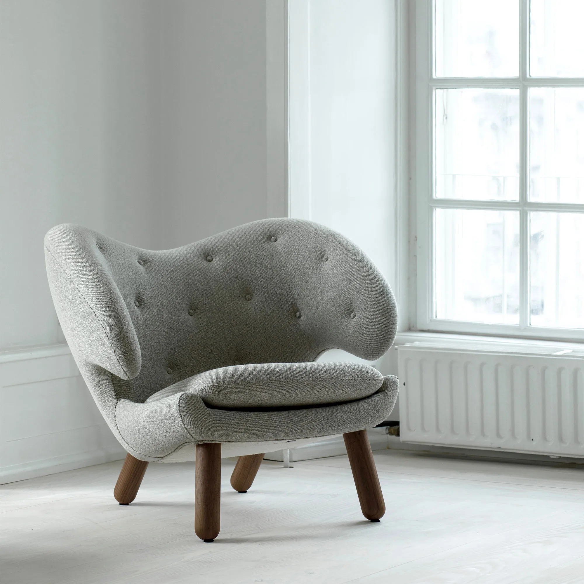 Pelican fåtölj Walnut