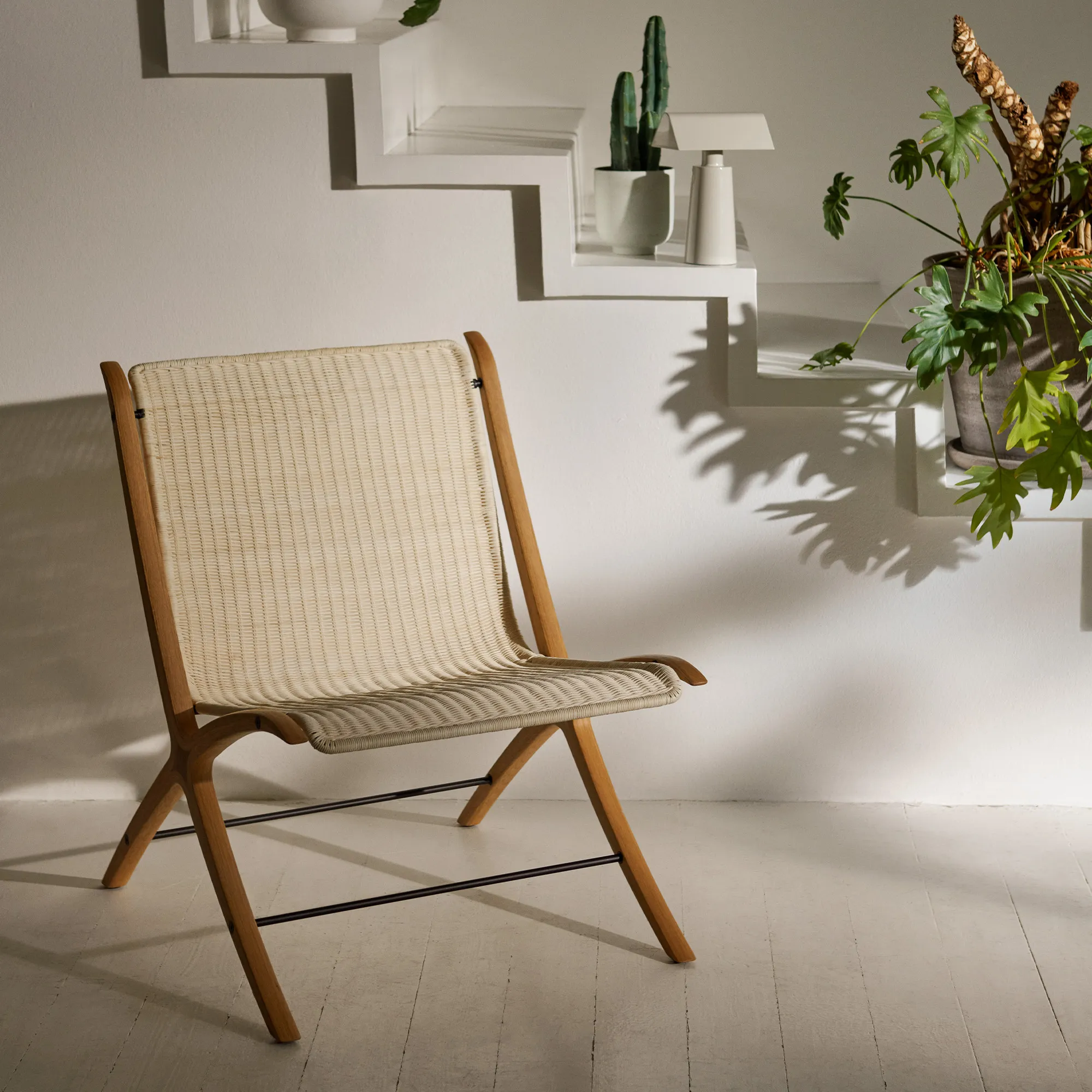 X Lounge Chair HM10