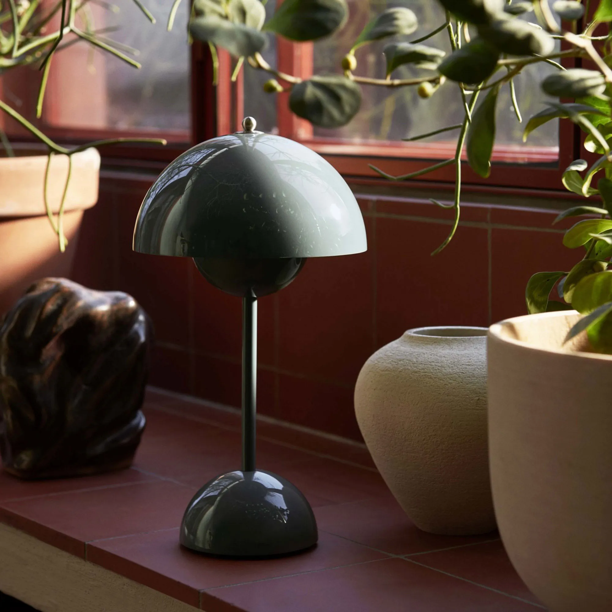 Flowerpot VP9 Portable Table Lamp