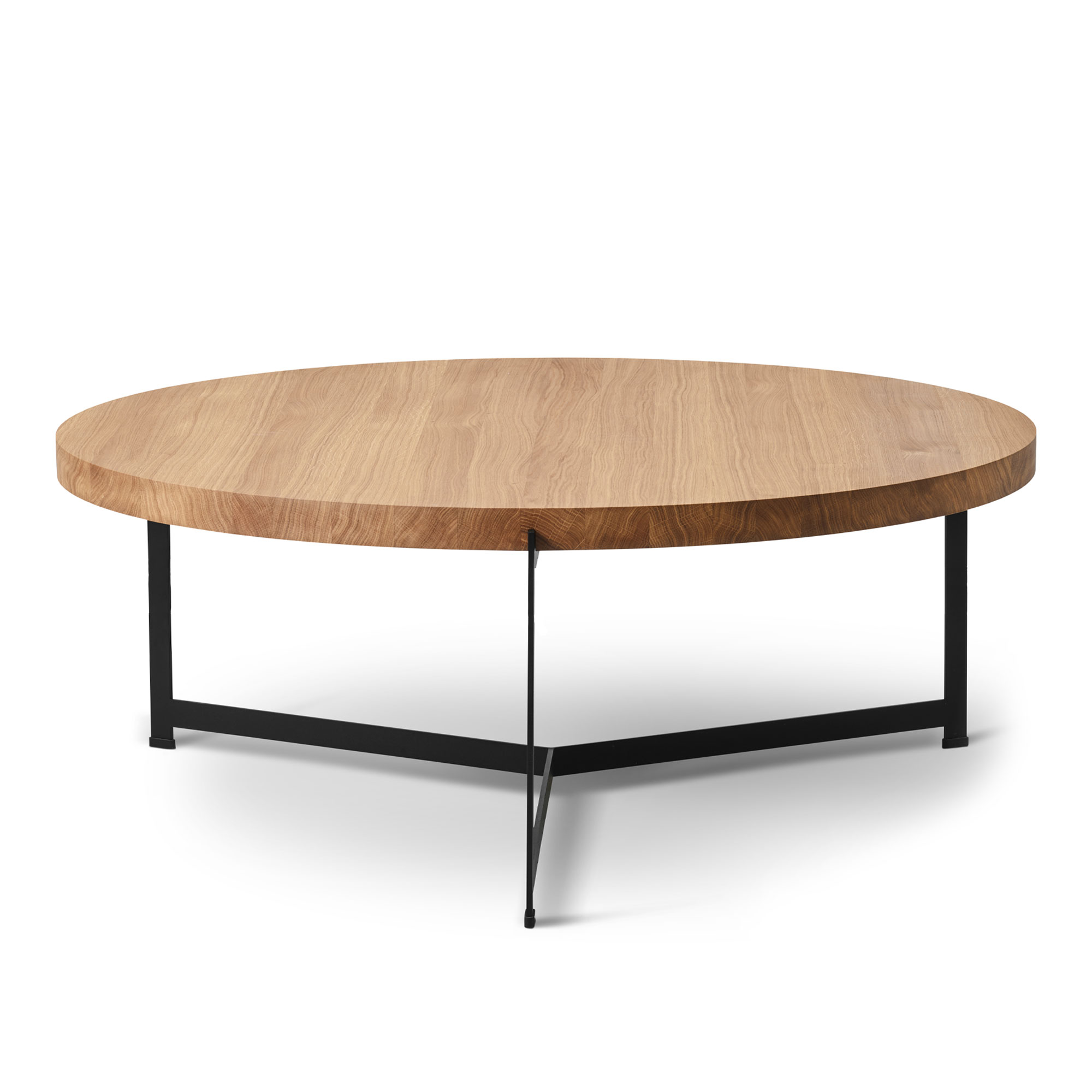 Dk3 - Plateau Coffee Table - &Oslash; 80 cm - H&ouml;jd 45 cm, Skiva i Oljad ek, Underrede i Svart pulverlackerat st&aring;l - Soffbord - S&oslash;ren Rose Studio - Tr&auml;f&auml;rgad - Metall/Tr&auml;