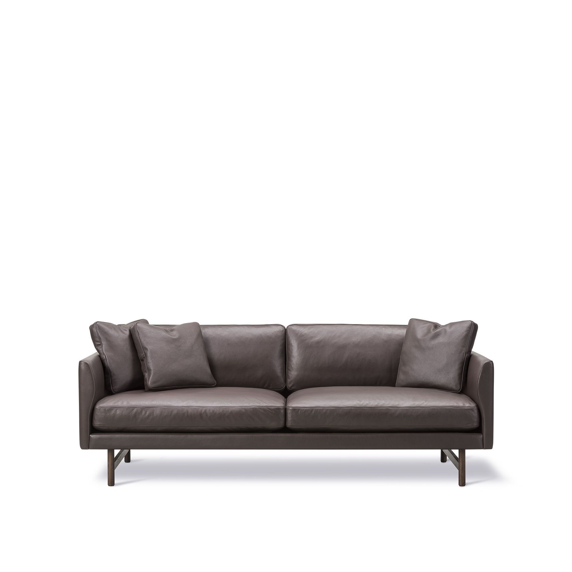 Fredericia Furniture - Calmo 2 Seater 95 Wood Base - Läder 3 - Max 96 Dark Brown, Smoked Oak - Soffor - Hugo Passos | Möbler - Soffor Och Dagbäddar - Soffor | Möbelexperten