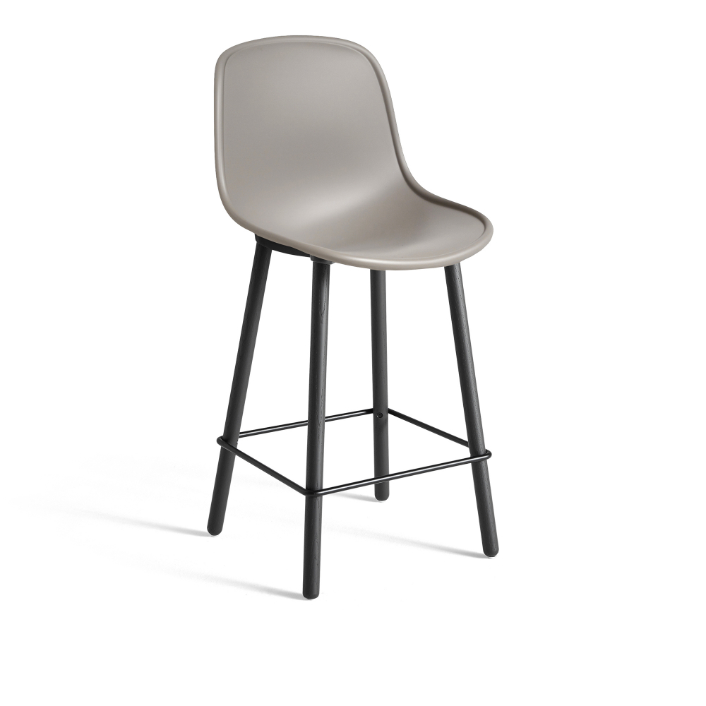 HAY - Neu12 Bar Stool Low, Black Coated Steel Footrest, Seat Mud Grey, Base Soft Black WB Lacquered Solid Oak - Barstolar & barpallar - Grå - Metall/Trä/Plast