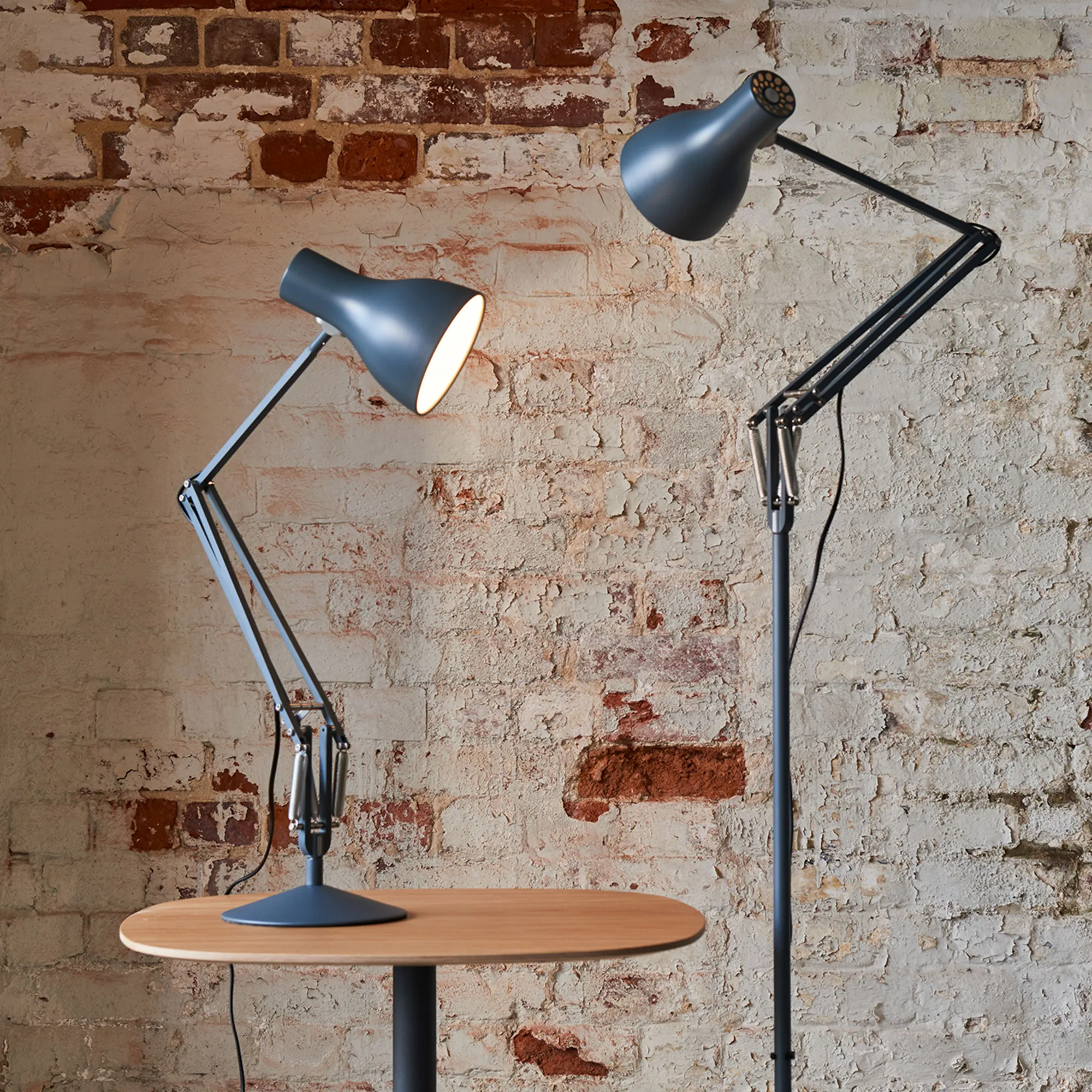 Type 75 Desk Lamp