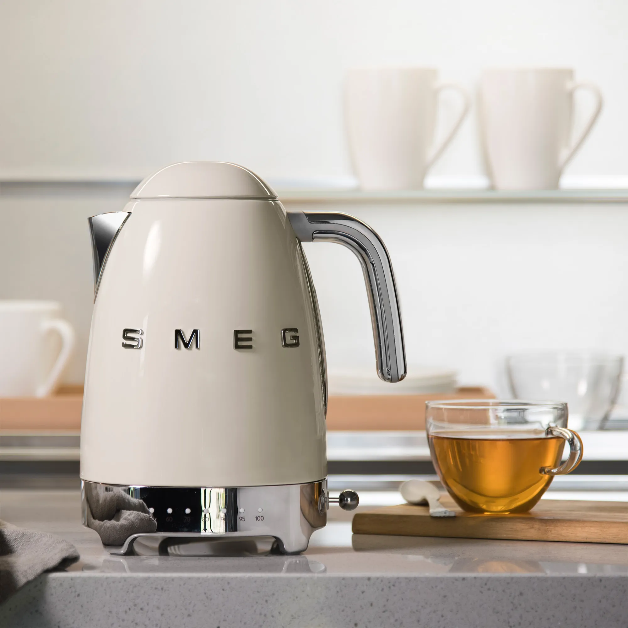 Smeg Variable Temperature Kettle Cream