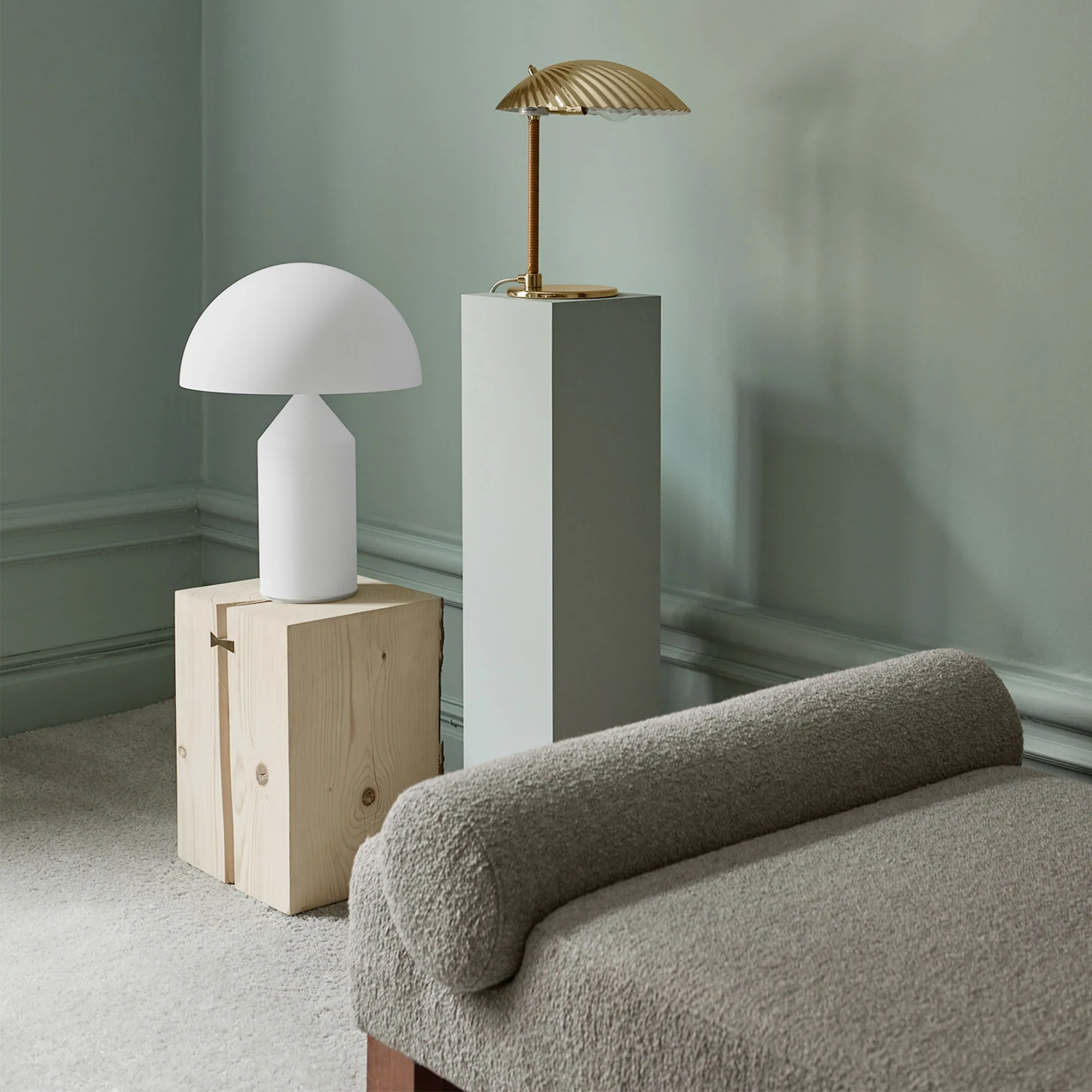 V Daybed