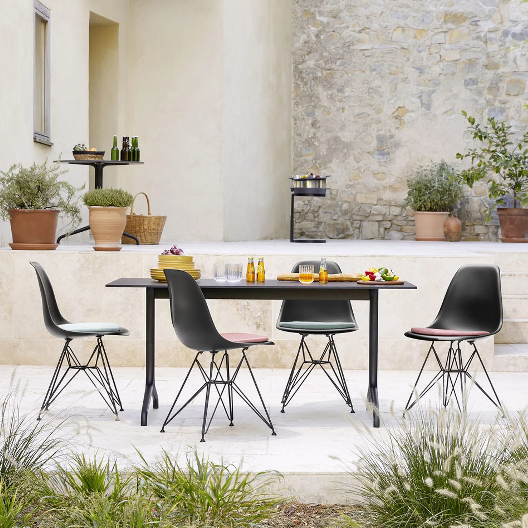 Eames RE Plastic Chair DSR stol Basic Dark