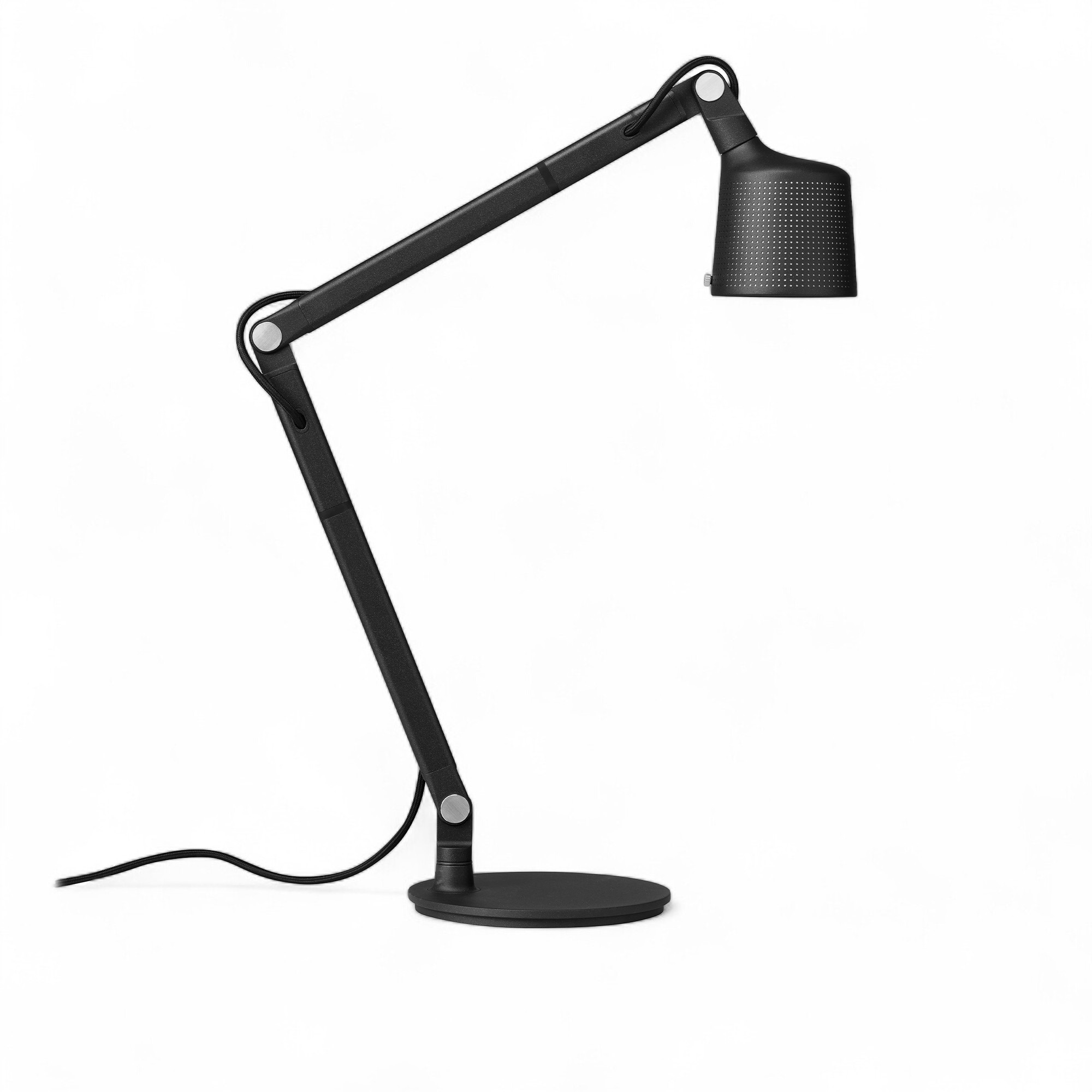 vipp - vipp521 bordslampa med stativfot - skrivbordslampor - svart