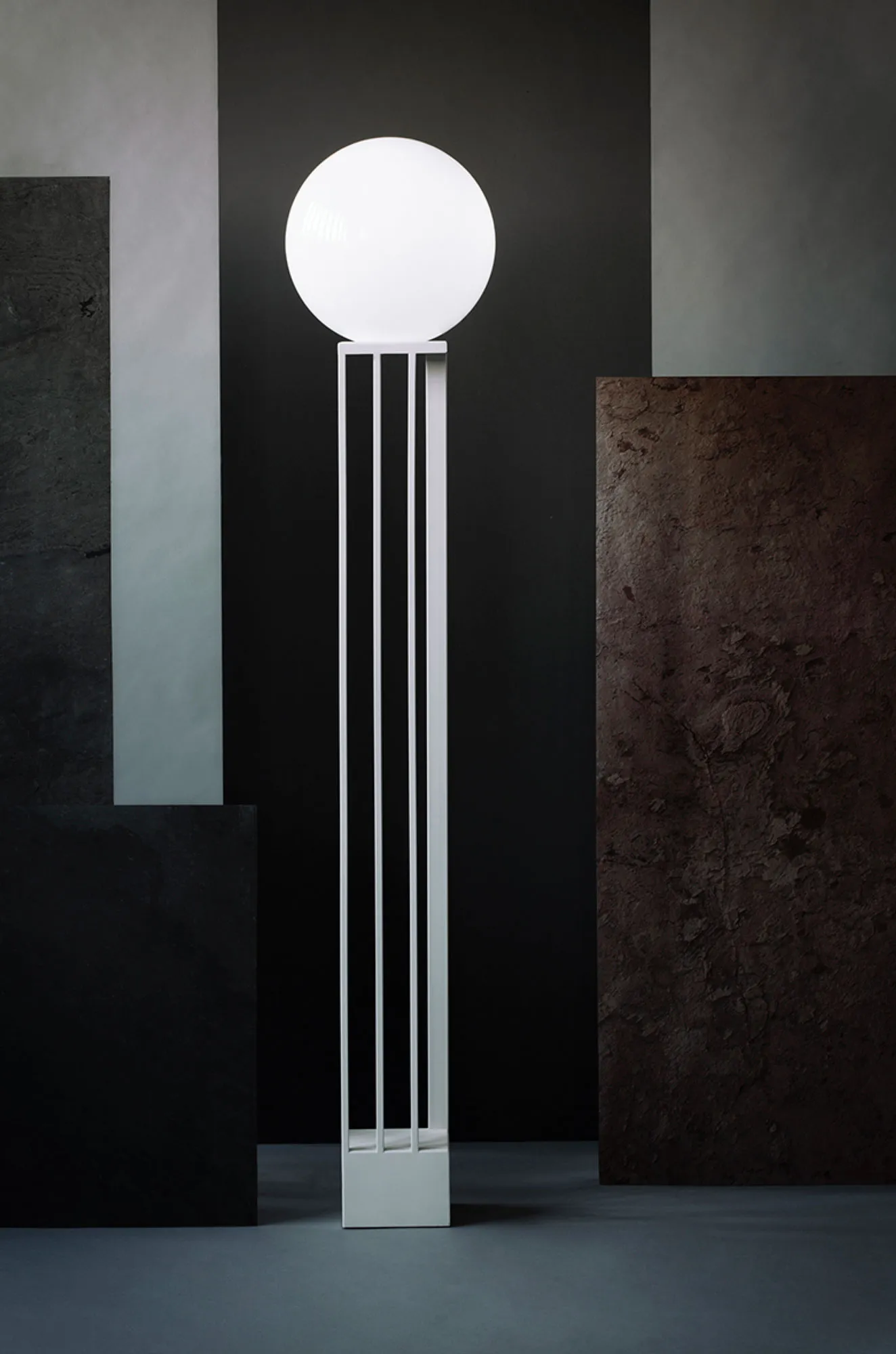 Liberia - Bordslampa