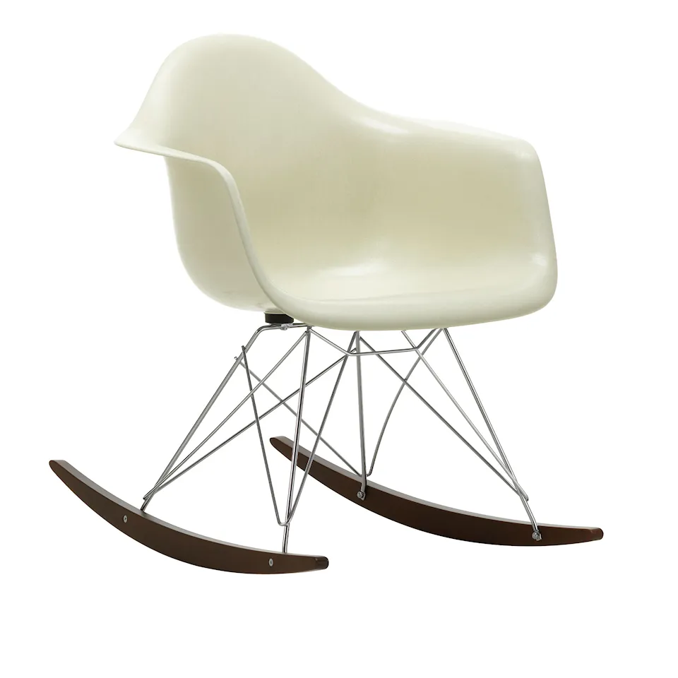 Eames Fiberglass Armchair RAR gungstol Chrome/Dark Maple