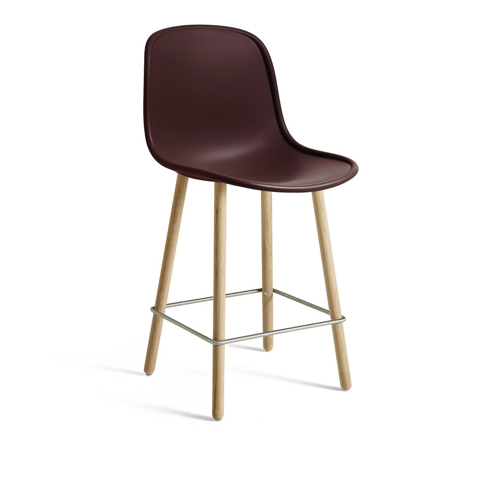 HAY - Neu12 Bar Stool Low, Stainless Steel Footrest, Seat Bordeaux, Base WB Lacquered Solid Oak - Barstolar & barpallar - Röd - Metall/Trä/Plast