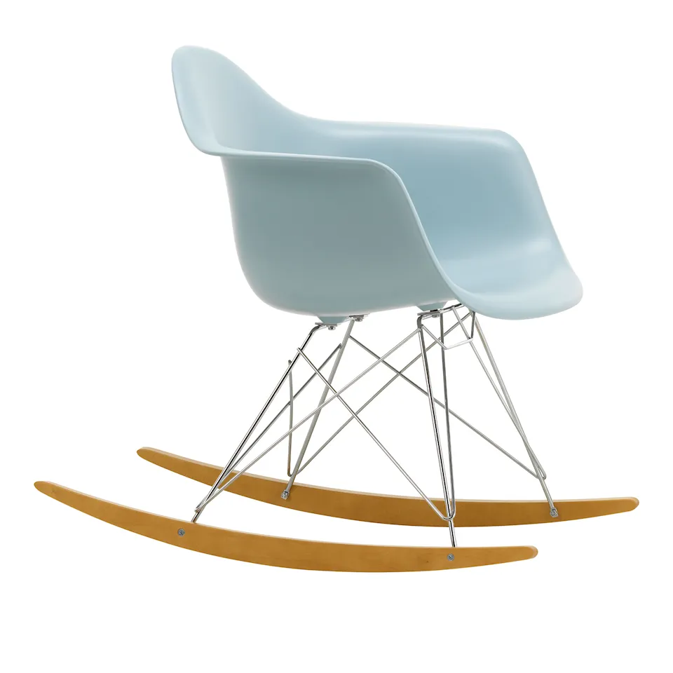 Eames RE Plastic Armchair RAR gungstol Chrome/Golden Maple