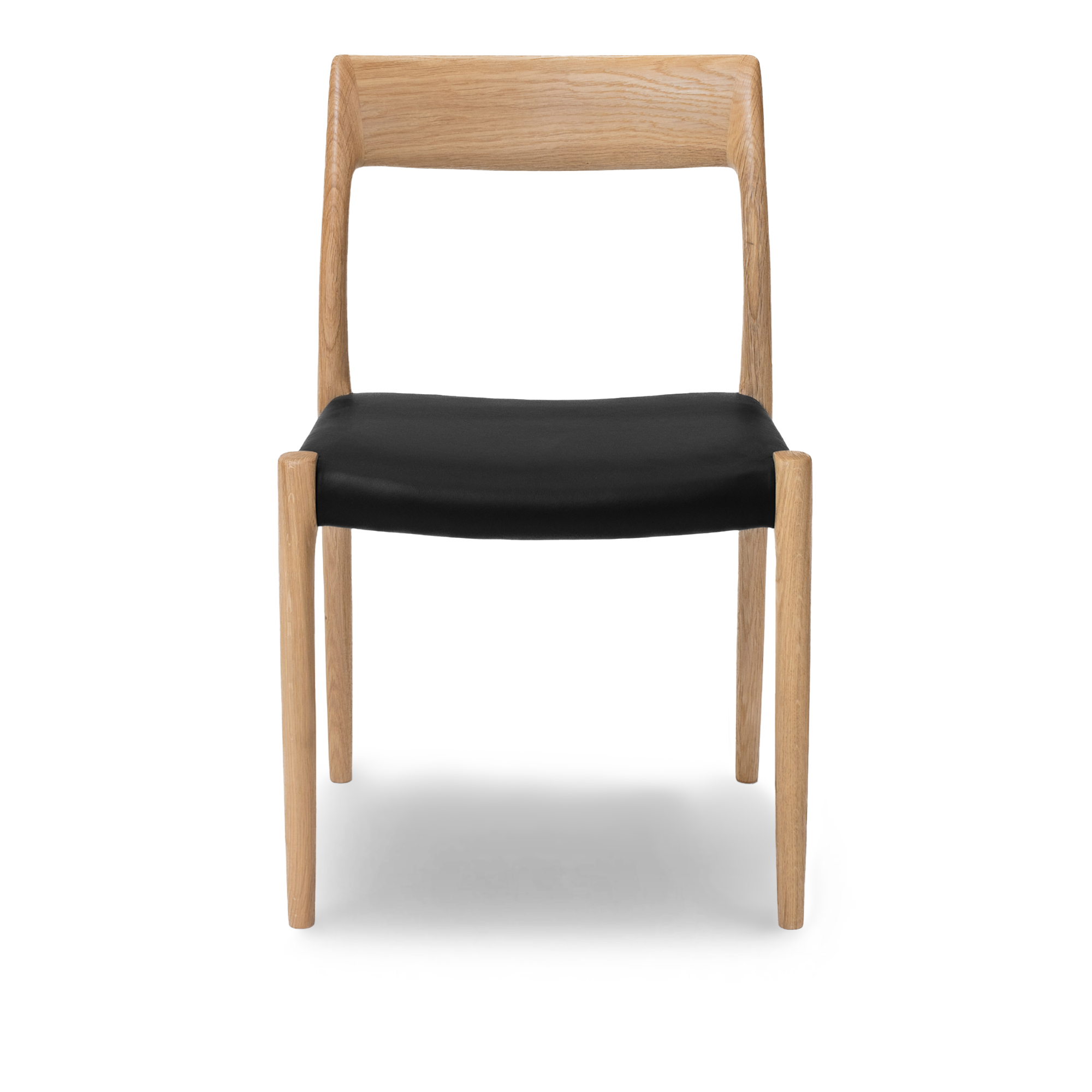 J.L. Møller - Model 77 dining chair Oak, Lacquered, Leather – Roma 907 - Matstolar - Niels Otto Møller - Svart - Läder/Trä | Möbler - Stolar Och Pallar - Matstolar | Möbelexperten