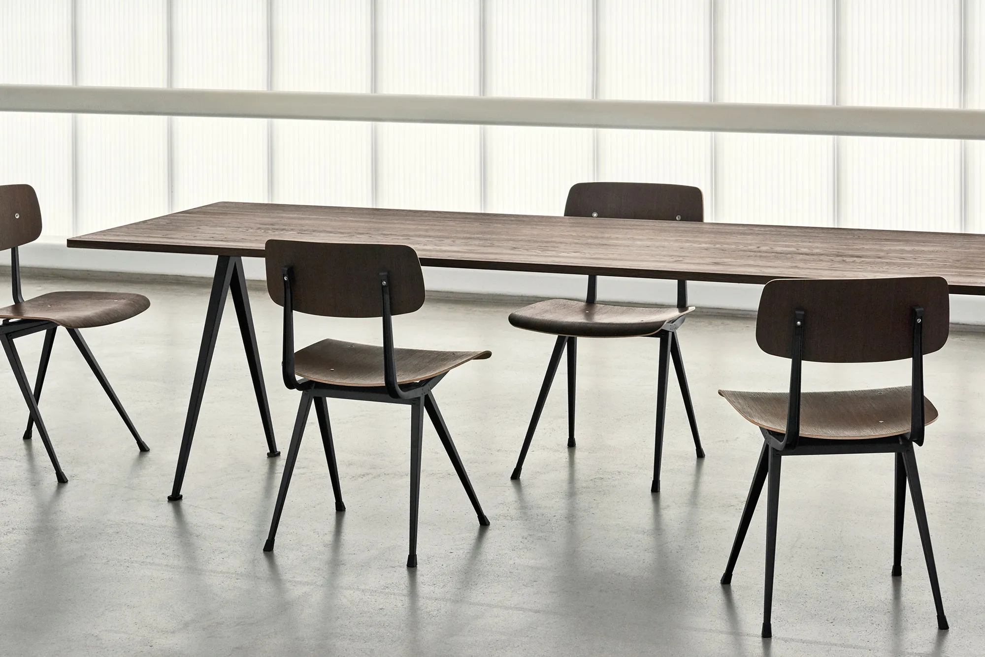 Pyramid bord 02 250 cm Black